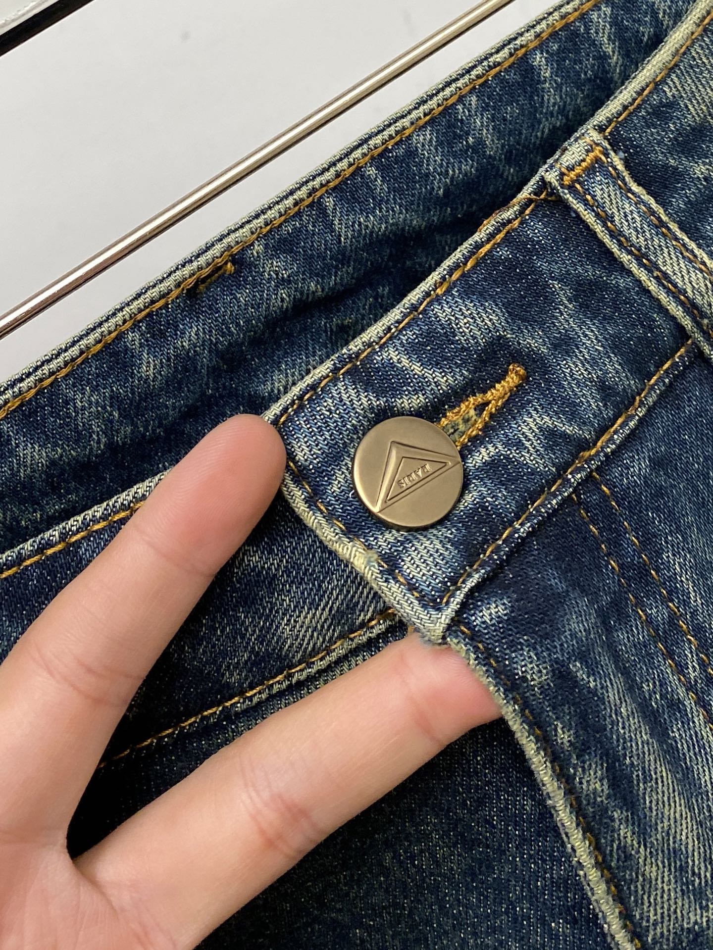 支持年后退换！ 普拉达、 2025最新品，专柜同步有售，原单狠货，水洗休闲牛仔裤，进口原版水洗弹力面料，