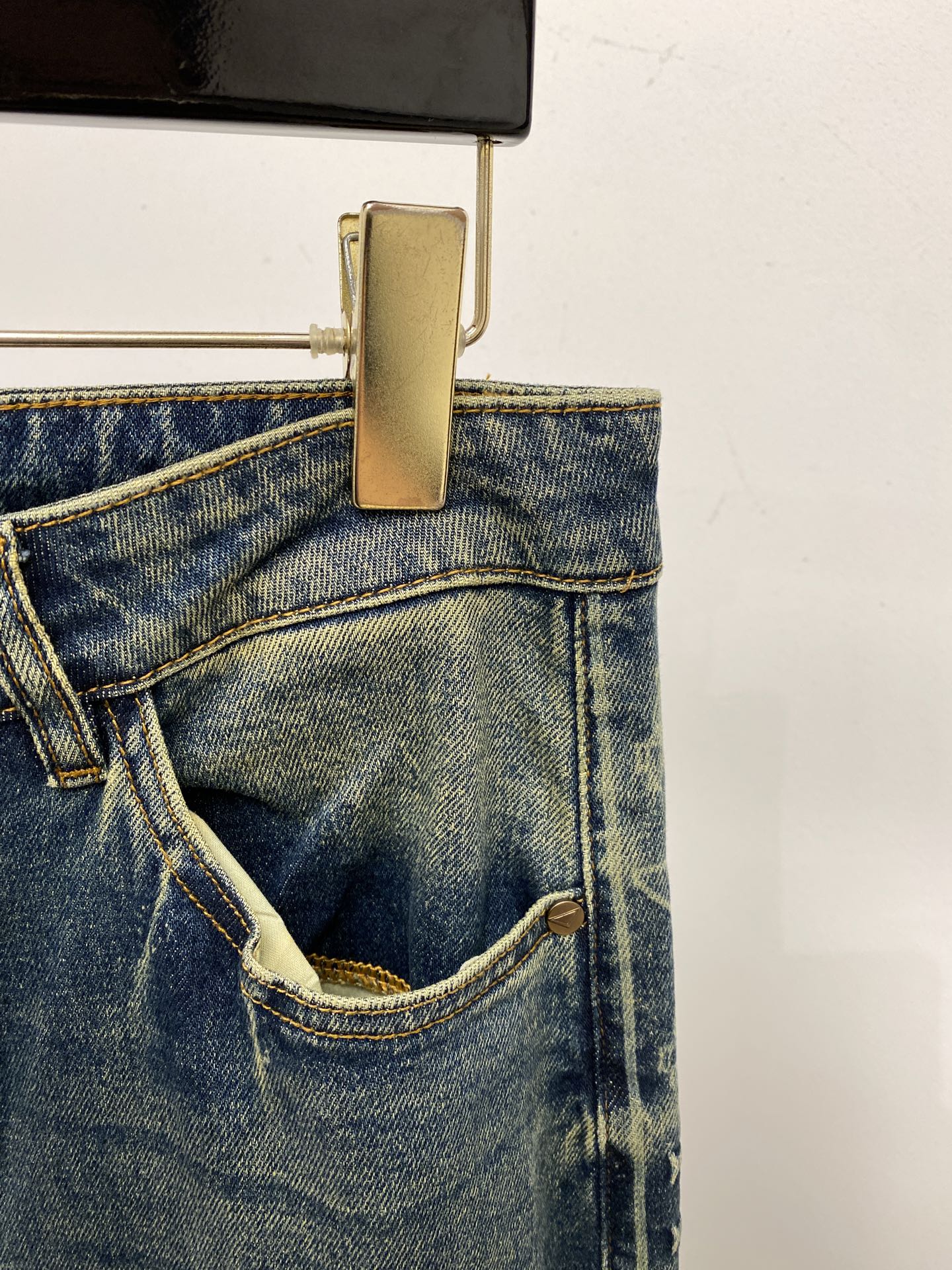 支持年后退换！ 普拉达、 2025最新品，专柜同步有售，原单狠货，水洗休闲牛仔裤，进口原版水洗弹力面料，