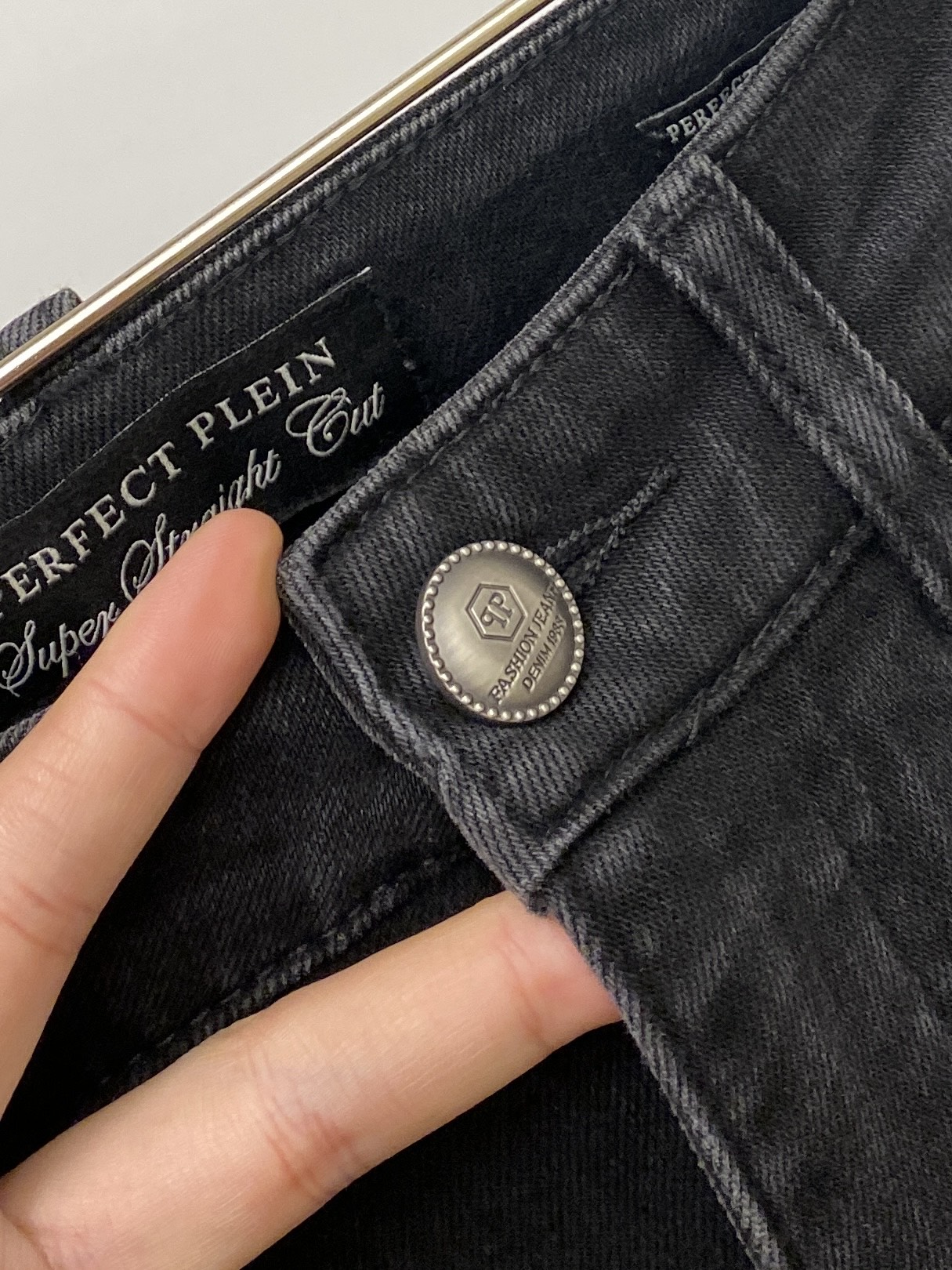 支持年后退换！ PP、 2025最新品，专柜同步有售，原单狠货，水洗休闲牛仔裤，进口原版水洗弹力面料，舒