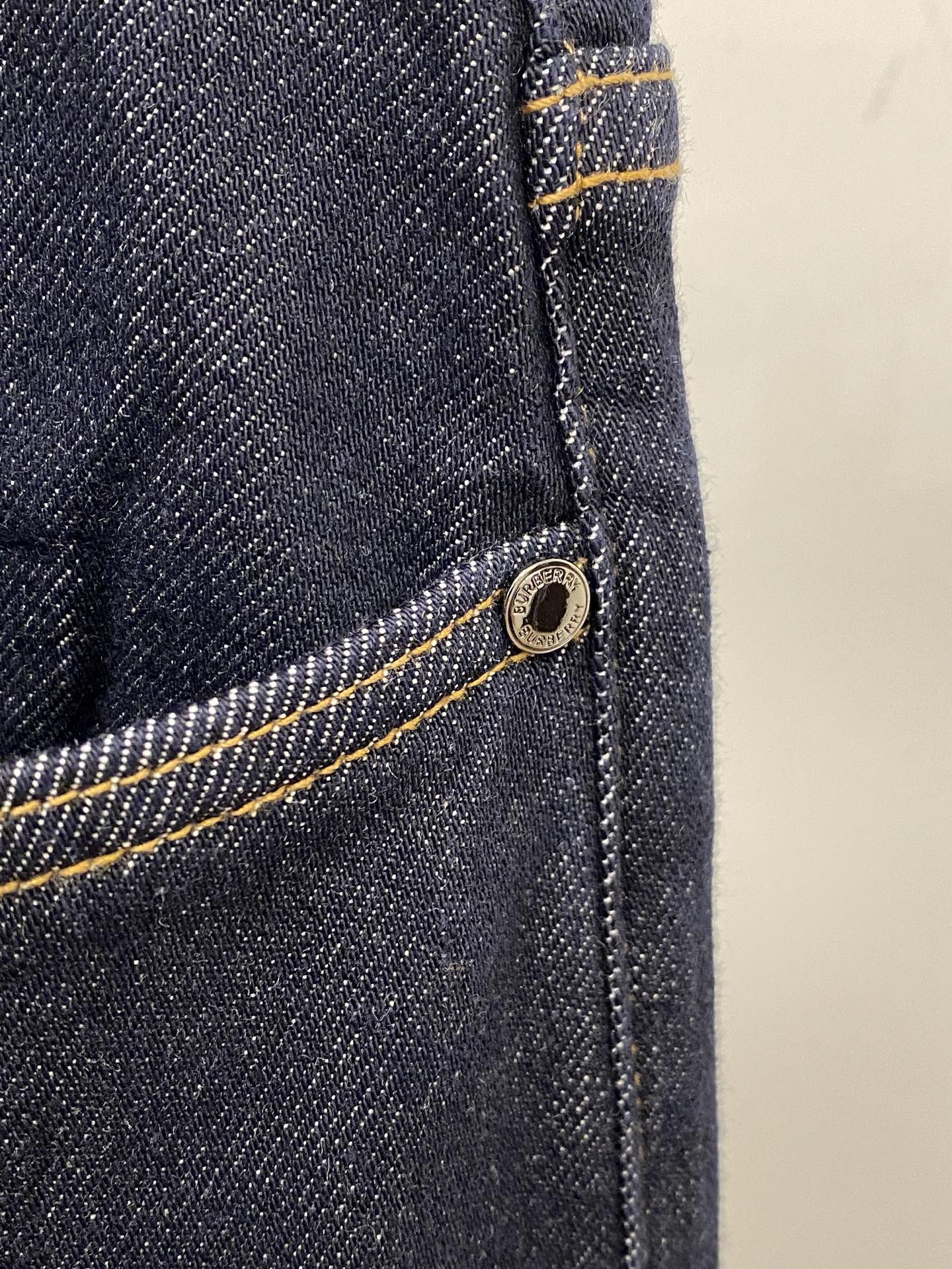 巴宝莉、 2025最新品，专柜同步有售，原单狠货，水洗休闲牛仔裤，进口原版水洗弹力面料，舒适有弹性，原版