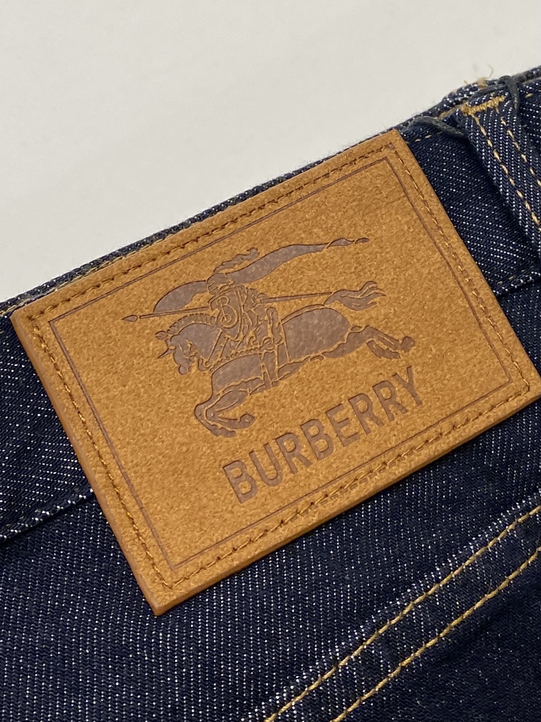 巴宝莉、 2025最新品，专柜同步有售，原单狠货，水洗休闲牛仔裤，进口原版水洗弹力面料，舒适有弹性，原版