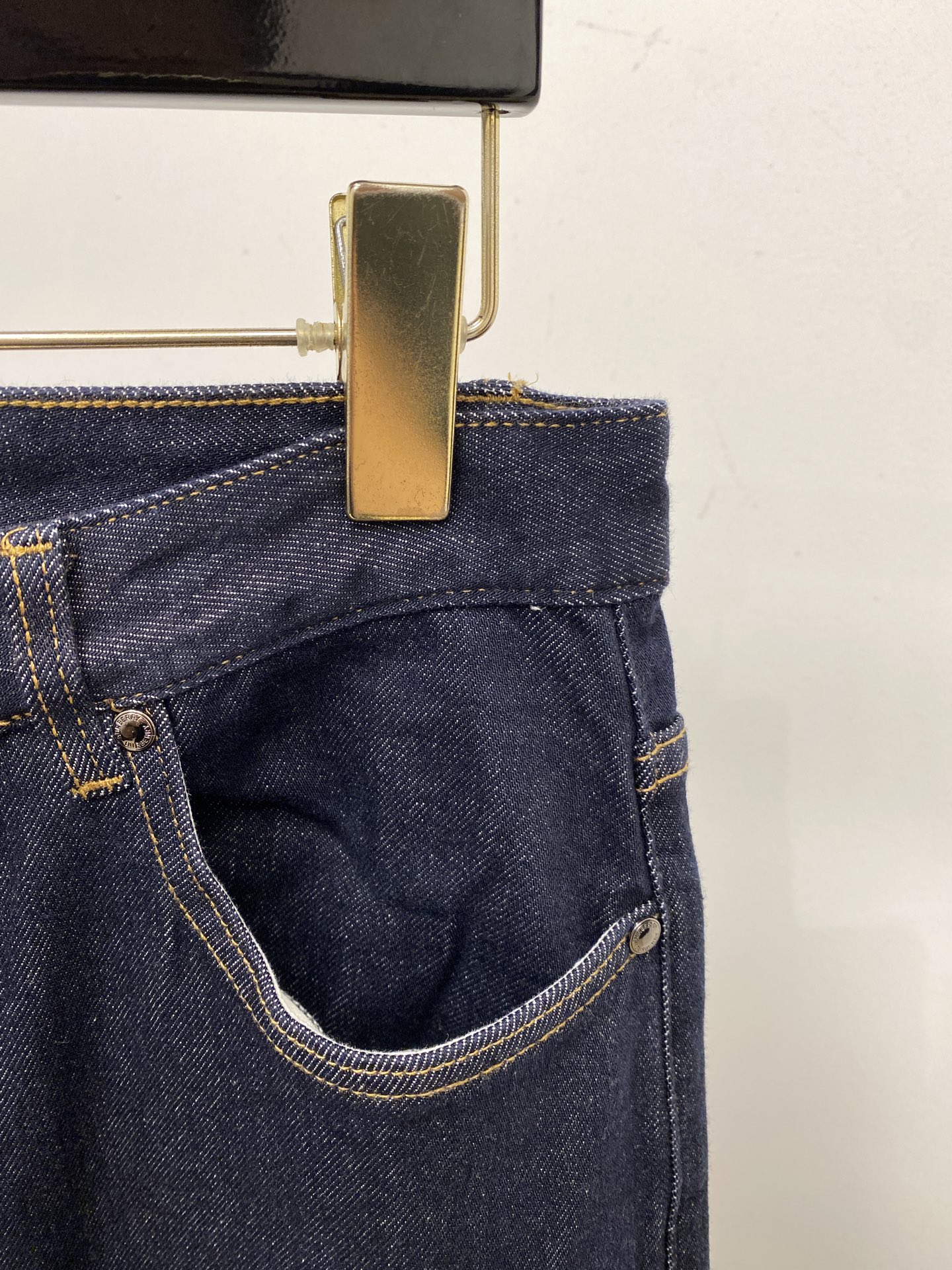 巴宝莉、 2025最新品，专柜同步有售，原单狠货，水洗休闲牛仔裤，进口原版水洗弹力面料，舒适有弹性，原版