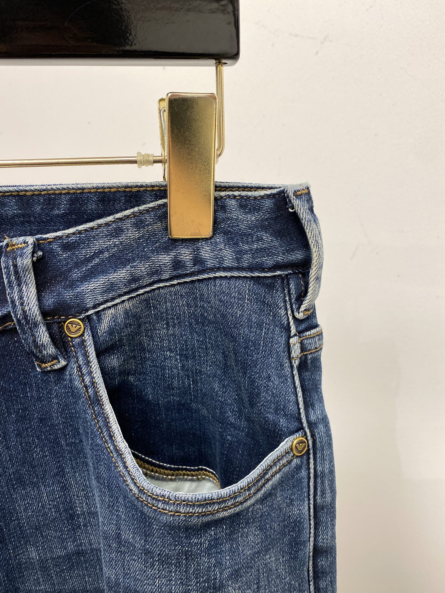 阿玛尼、 2025最新品，专柜同步有售，原单狠货，水洗休闲牛仔裤，进口原版水洗弹力面料，舒适有弹性，原版