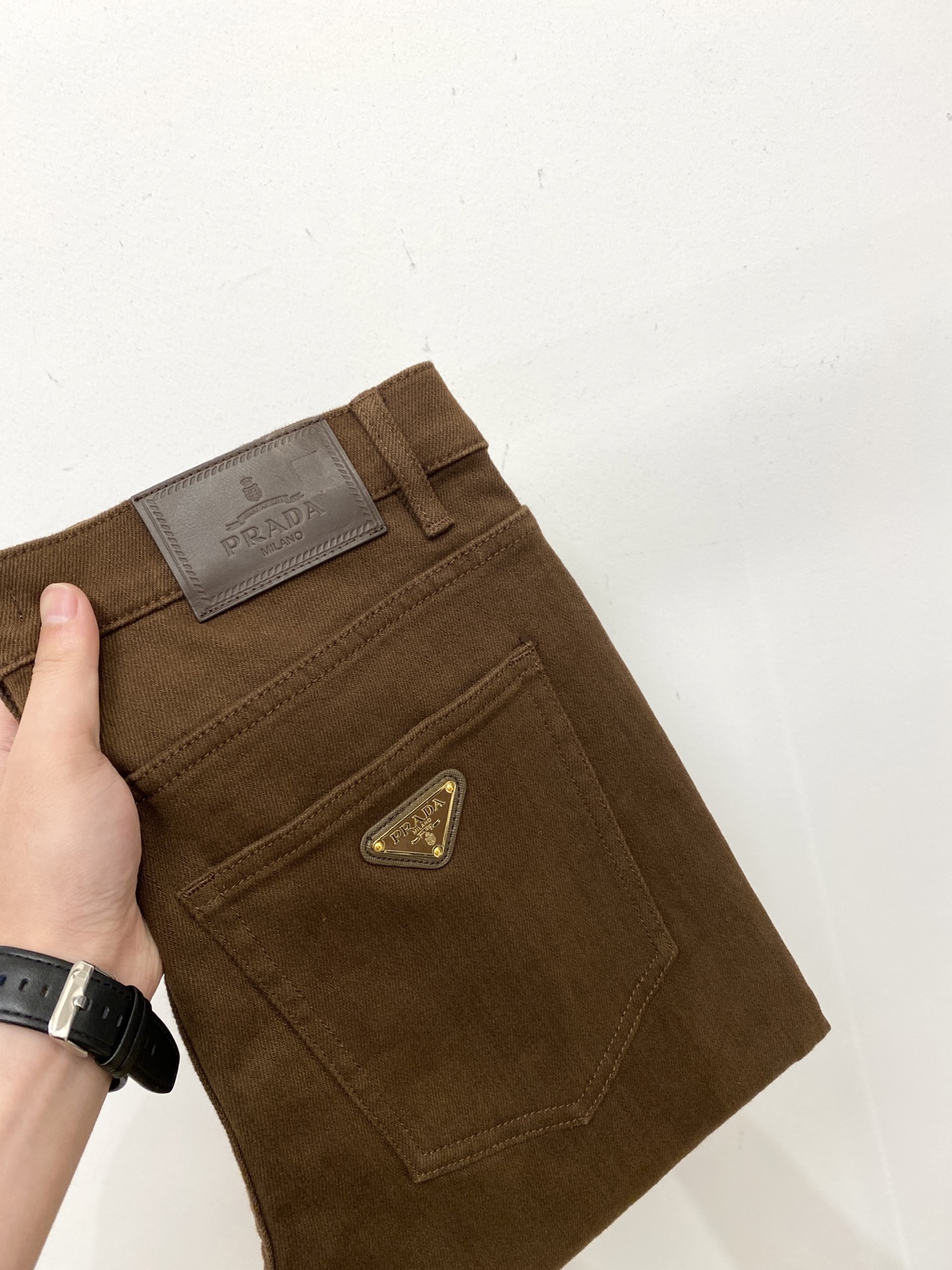 NO:601126,Prada, 2025 latest products, available at counters at the same time, original goods, washed casual jeans, imported original washed stretch fabrics, comfortable and elastic, original hardware accessories decorated with logo, super correct version, extremely high grade, counter quality, fashionable upper body, code number 29-38,, prada,jeans,alexander wang19860909普拉达、 2025最新品,专柜同步有售,原单狠货,水洗休闲牛仔裤,进口原版水洗弹力面料,舒适有弹性,原版五金辅料装饰logo,版型超正,档次极高,专柜品质,上身时尚有型,码数29-38,,prada,jeans,alexander wang,Men's clothing