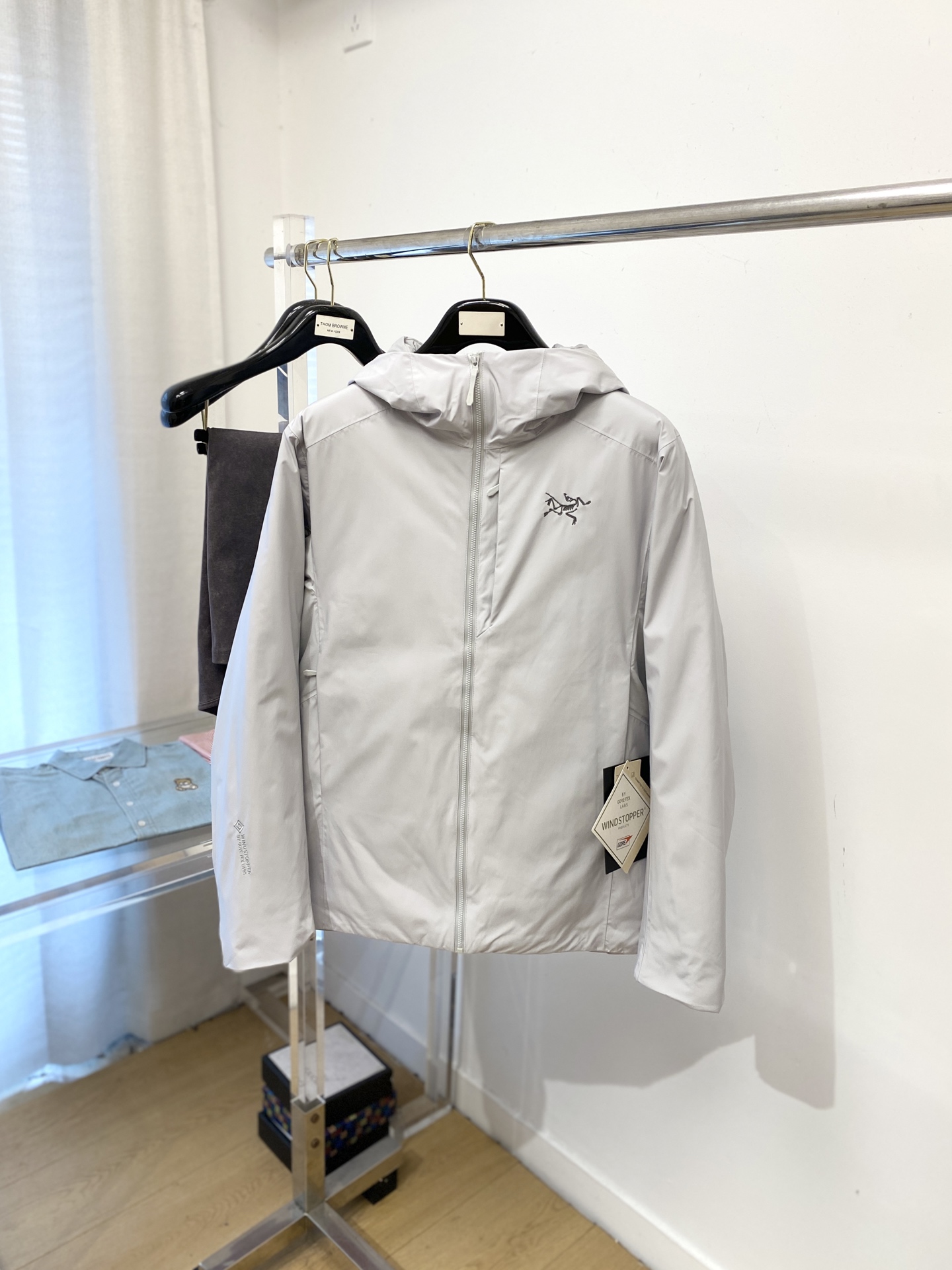 NO:661710,Arc'teryx, the latest 2025 men's lightweight down jacket, the fabric is soft and comfortable.  The upper body shape is awesome.  zipper.  The accessories are all custom-supplied and imported fabrics, which are light and comfortable, warm and stylish, simple and elegant!  Lightweight and warm, the best choice to keep out the cold in autumn and winter. Size M-3XL,,loro pianaarc'teryx,jackets & coats,jackets & coats,down jacket, 19860909始祖鸟、2025最新款男士轻薄羽绒夹克外套、面料柔软舒适 ．上身版型超赞 ．拉链．辅料都是客供 、进口面料,轻便舒适,保暖有型、简单大方款式！轻便保暖、秋冬御寒的最佳选择 码数M-3XL,,loro pianaarc'teryx,jackets & coats,jackets & coats,down jacket, ,Men's clothing