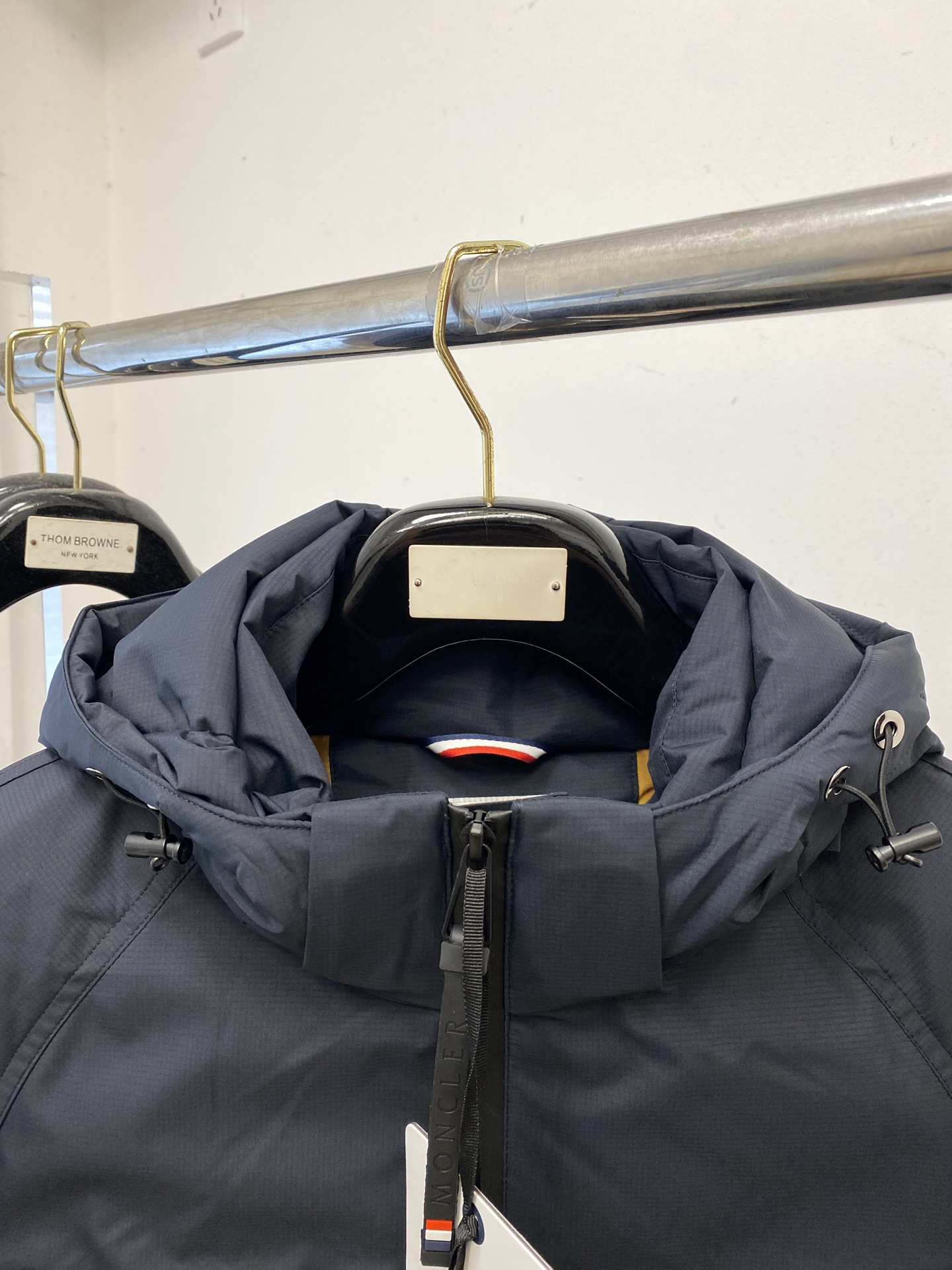 蒙口、2025最新款男士轻薄羽绒夹克外套、面料柔软舒适 ．上身版型超赞 ．拉链．辅料都是客供 、进口面料