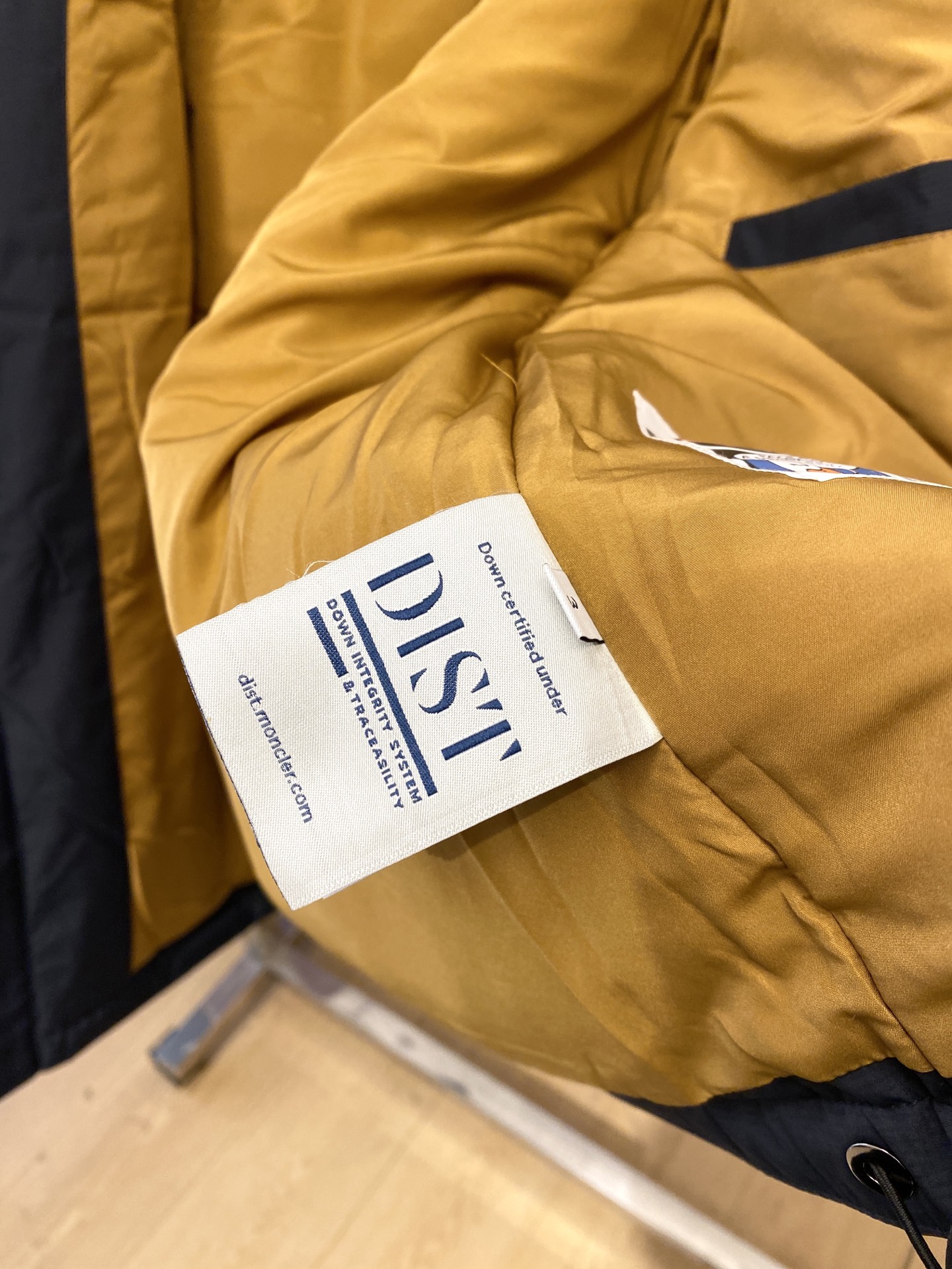 蒙口、2025最新款男士轻薄羽绒夹克外套、面料柔软舒适 ．上身版型超赞 ．拉链．辅料都是客供 、进口面料