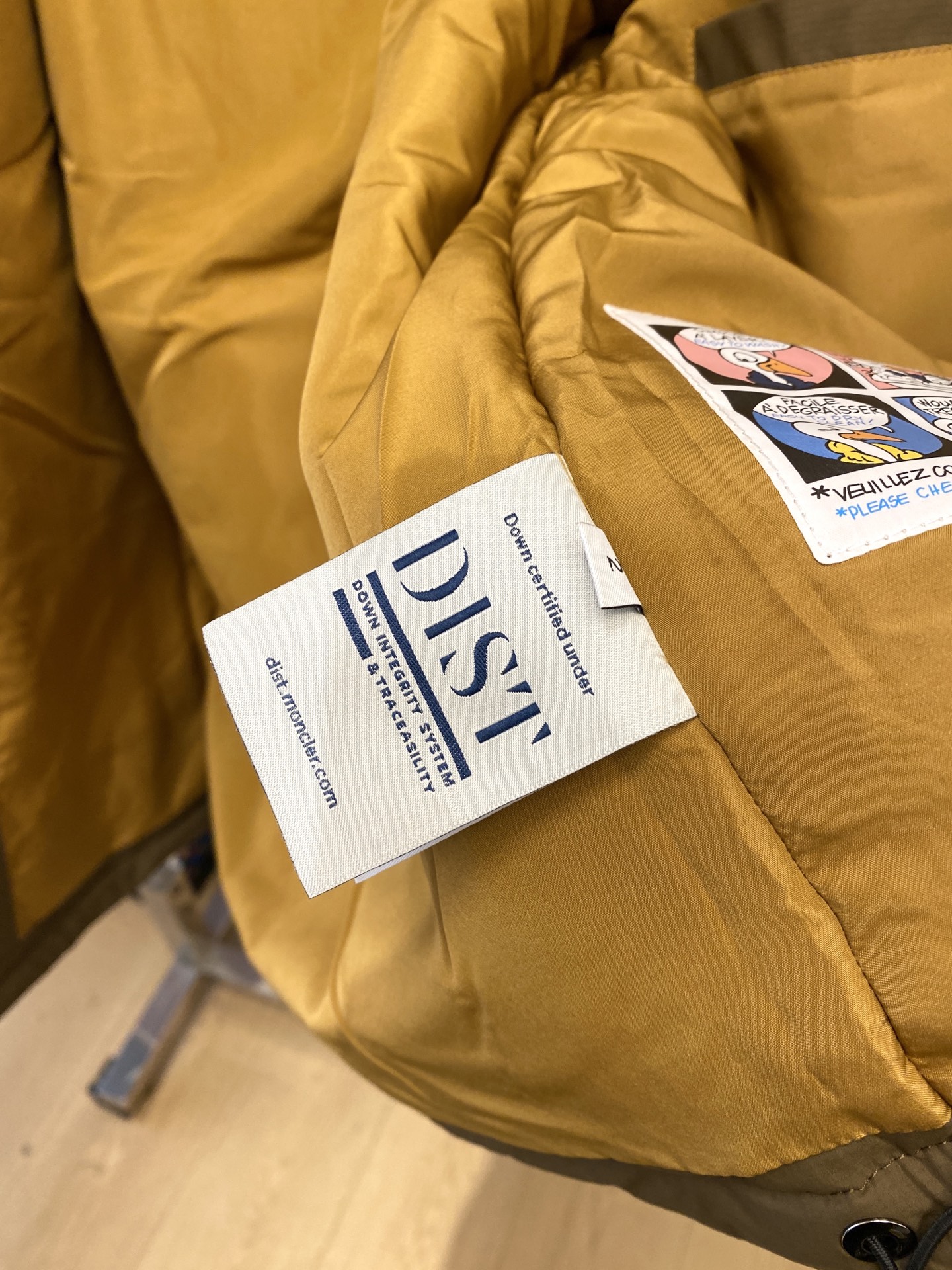 蒙口、2025最新款男士轻薄羽绒夹克外套、面料柔软舒适 ．上身版型超赞 ．拉链．辅料都是客供 、进口面料