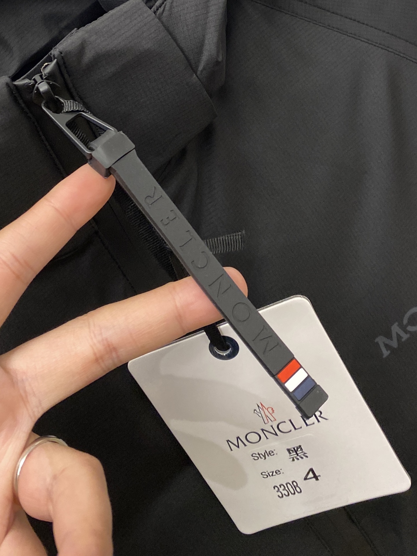 蒙口、2025最新款男士轻薄羽绒夹克外套、面料柔软舒适 ．上身版型超赞 ．拉链．辅料都是客供 、进口面料