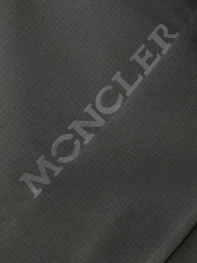 蒙口、2025最新款男士轻薄羽绒夹克外套、面料柔软舒适 ．上身版型超赞 ．拉链．辅料都是客供 、进口面料