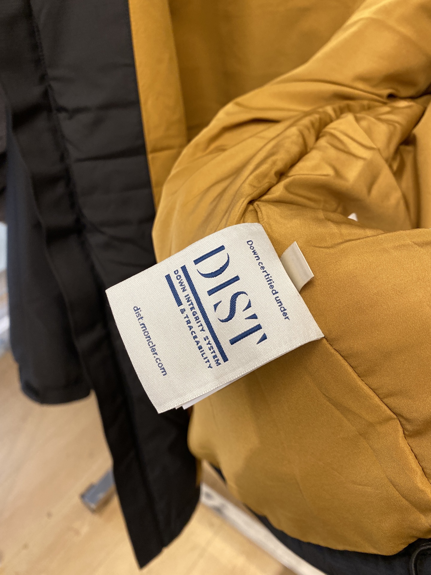 蒙口、2025最新款男士轻薄羽绒夹克外套、面料柔软舒适 ．上身版型超赞 ．拉链．辅料都是客供 、进口面料