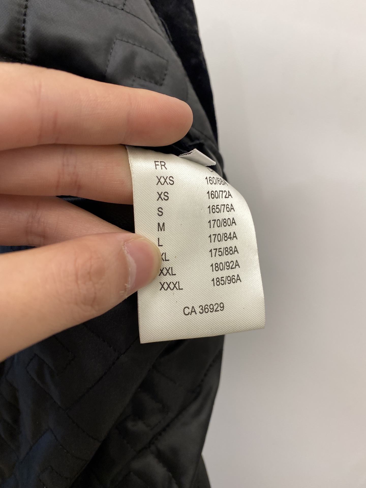 路易威登、 2025新品PU皮拼接夹克外套，时尚帅气，简约百搭款，胸前刺绣装饰字母logo，定制原版面料