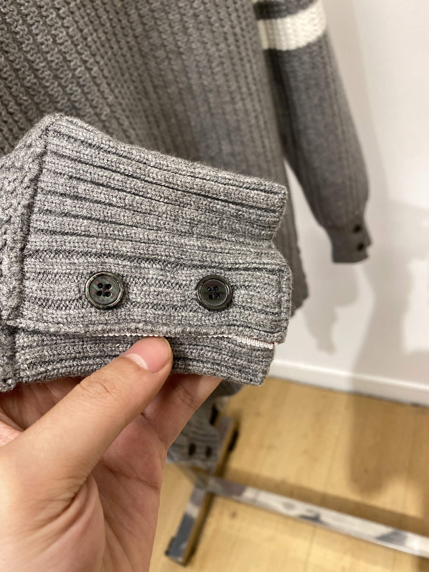 ￼ ￼TB、2025新品羊毛衣 具有手感细腻柔软，可直接与肌肤接触，让暖心的纱线变化出细腻的质感，顶级工