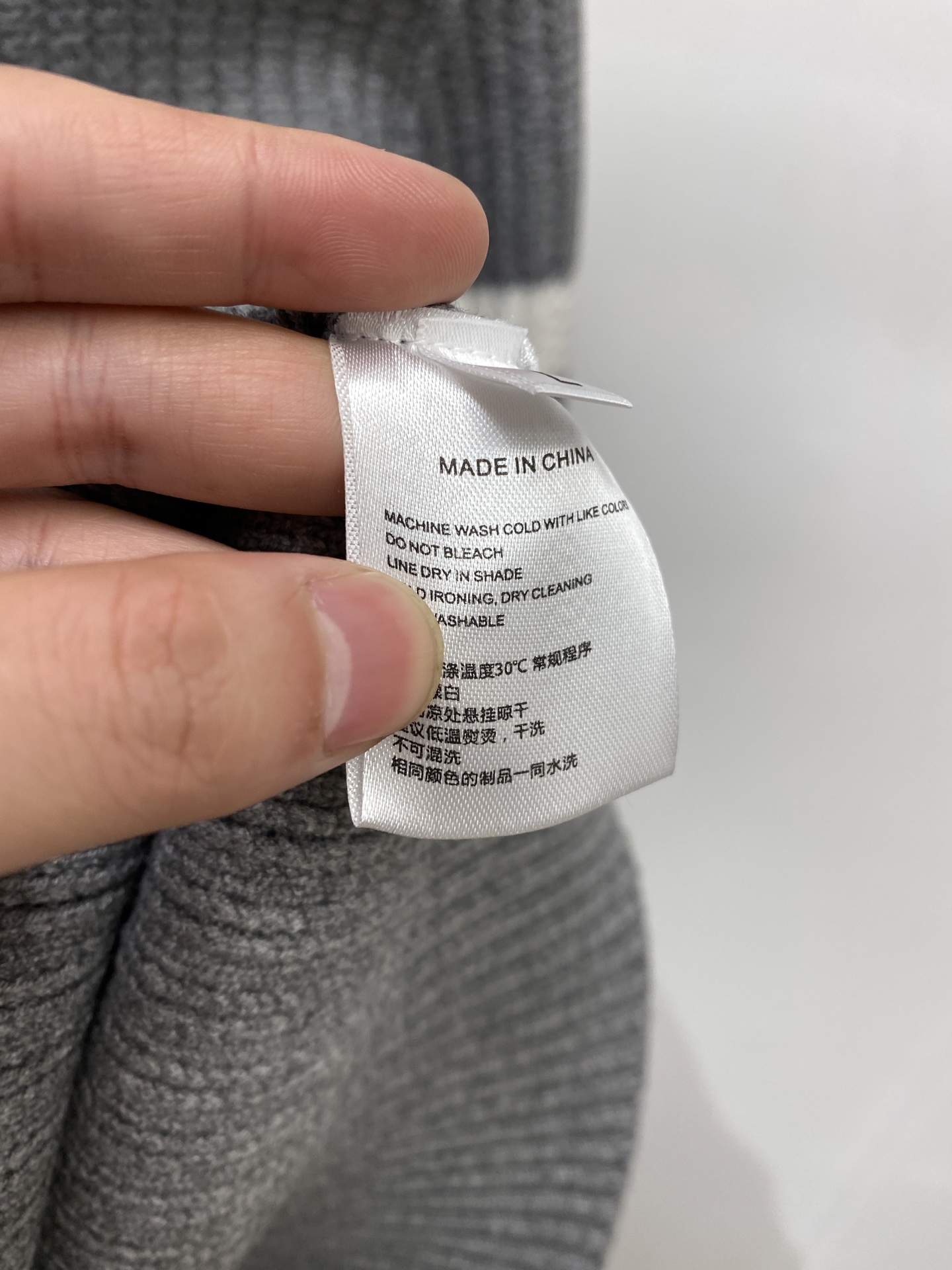 ￼ ￼TB、2025新品羊毛衣 具有手感细腻柔软，可直接与肌肤接触，让暖心的纱线变化出细腻的质感，顶级工