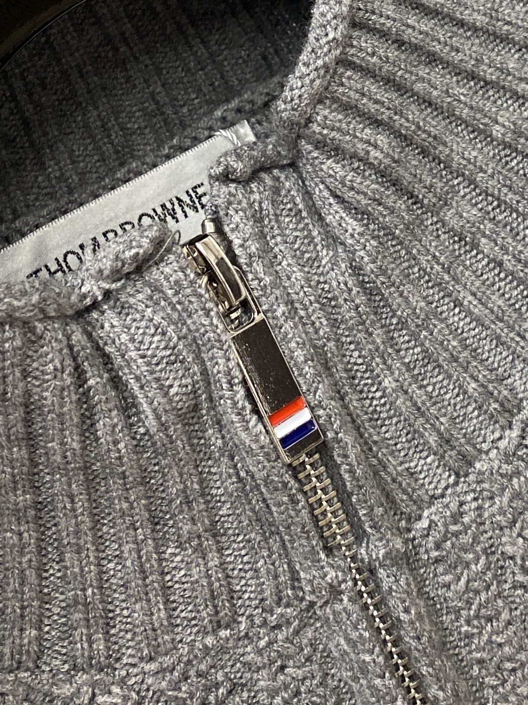 ￼ ￼TB、2025新品羊毛衣 具有手感细腻柔软，可直接与肌肤接触，让暖心的纱线变化出细腻的质感，顶级工