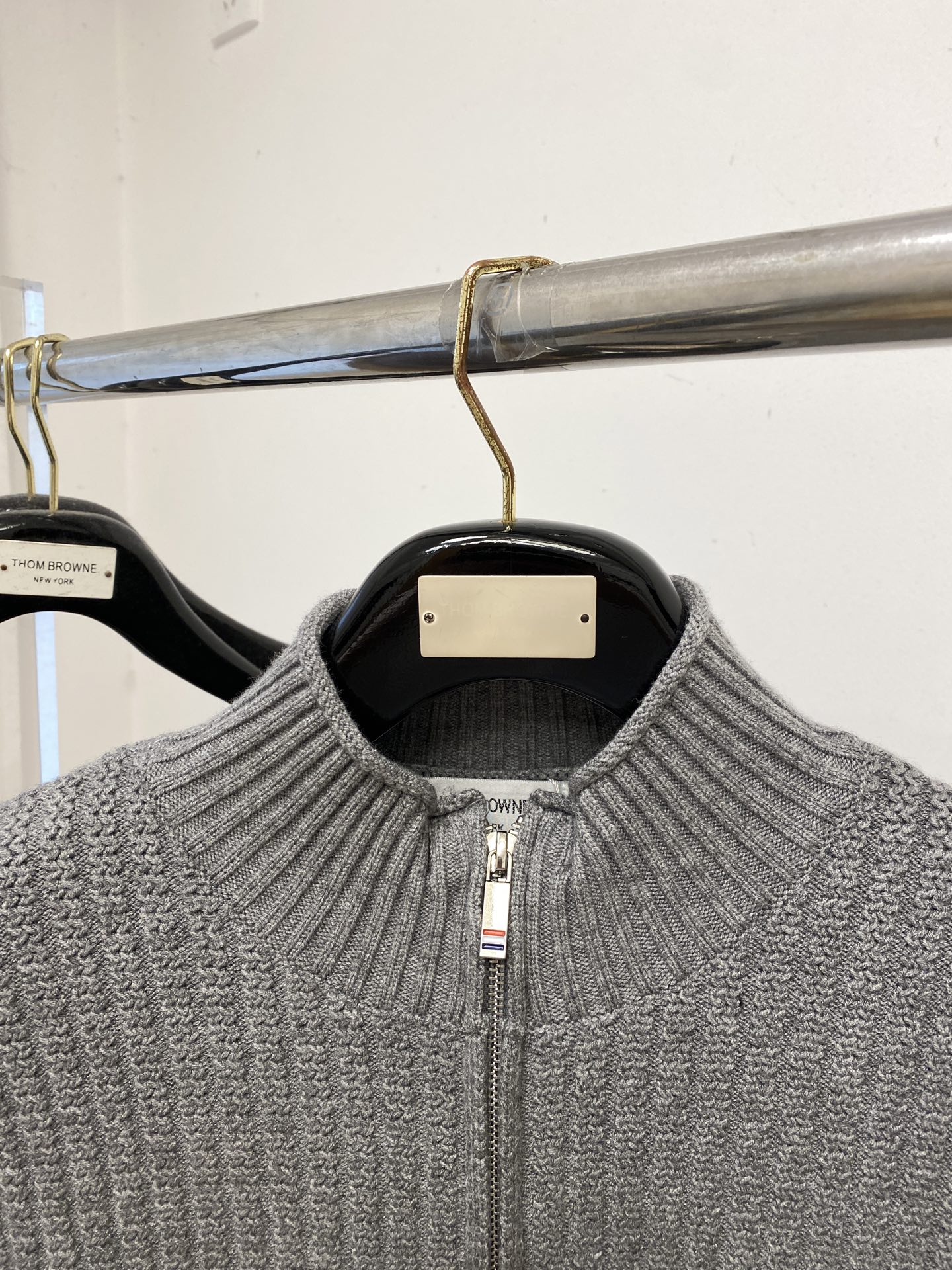 ￼ ￼TB、2025新品羊毛衣 具有手感细腻柔软，可直接与肌肤接触，让暖心的纱线变化出细腻的质感，顶级工