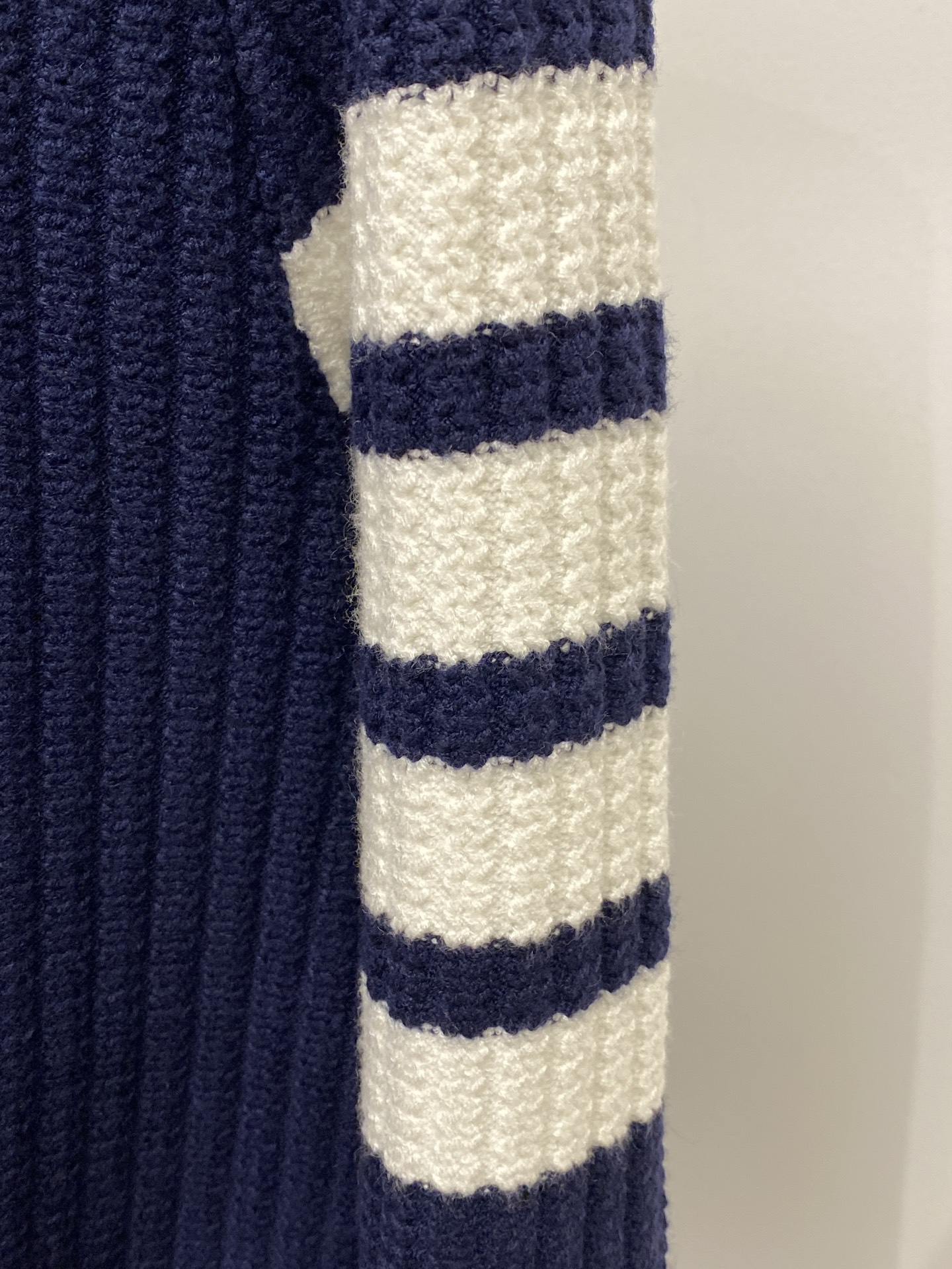 TB、2025新品羊毛衣 具有手感细腻柔软，可直接与肌肤接触，让暖心的纱线变化出细腻的质感，顶级工艺极具