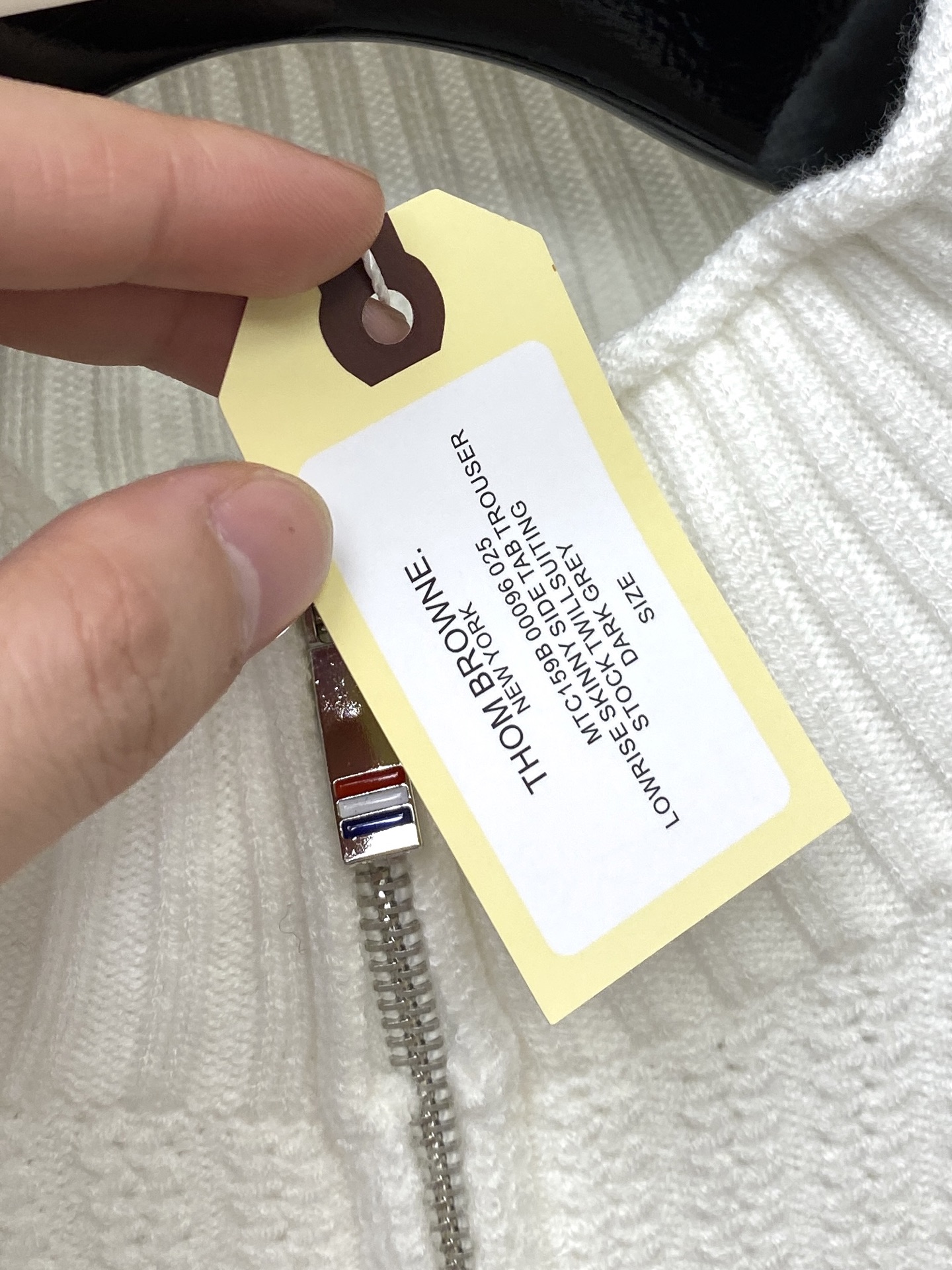 TB、2025新品羊毛衣 具有手感细腻柔软，可直接与肌肤接触，让暖心的纱线变化出细腻的质感，顶级工艺极具