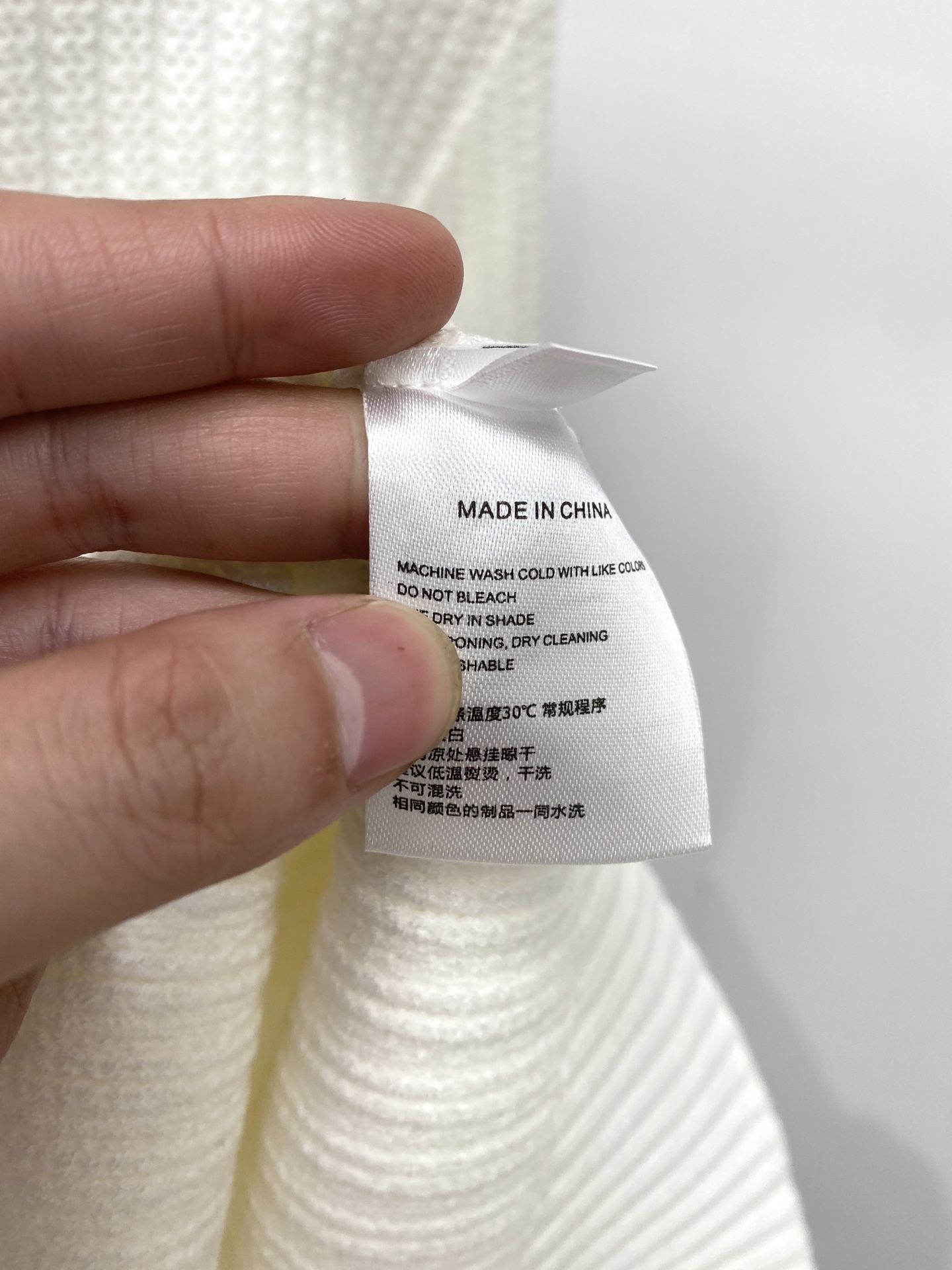 TB、2025新品羊毛衣 具有手感细腻柔软，可直接与肌肤接触，让暖心的纱线变化出细腻的质感，顶级工艺极具