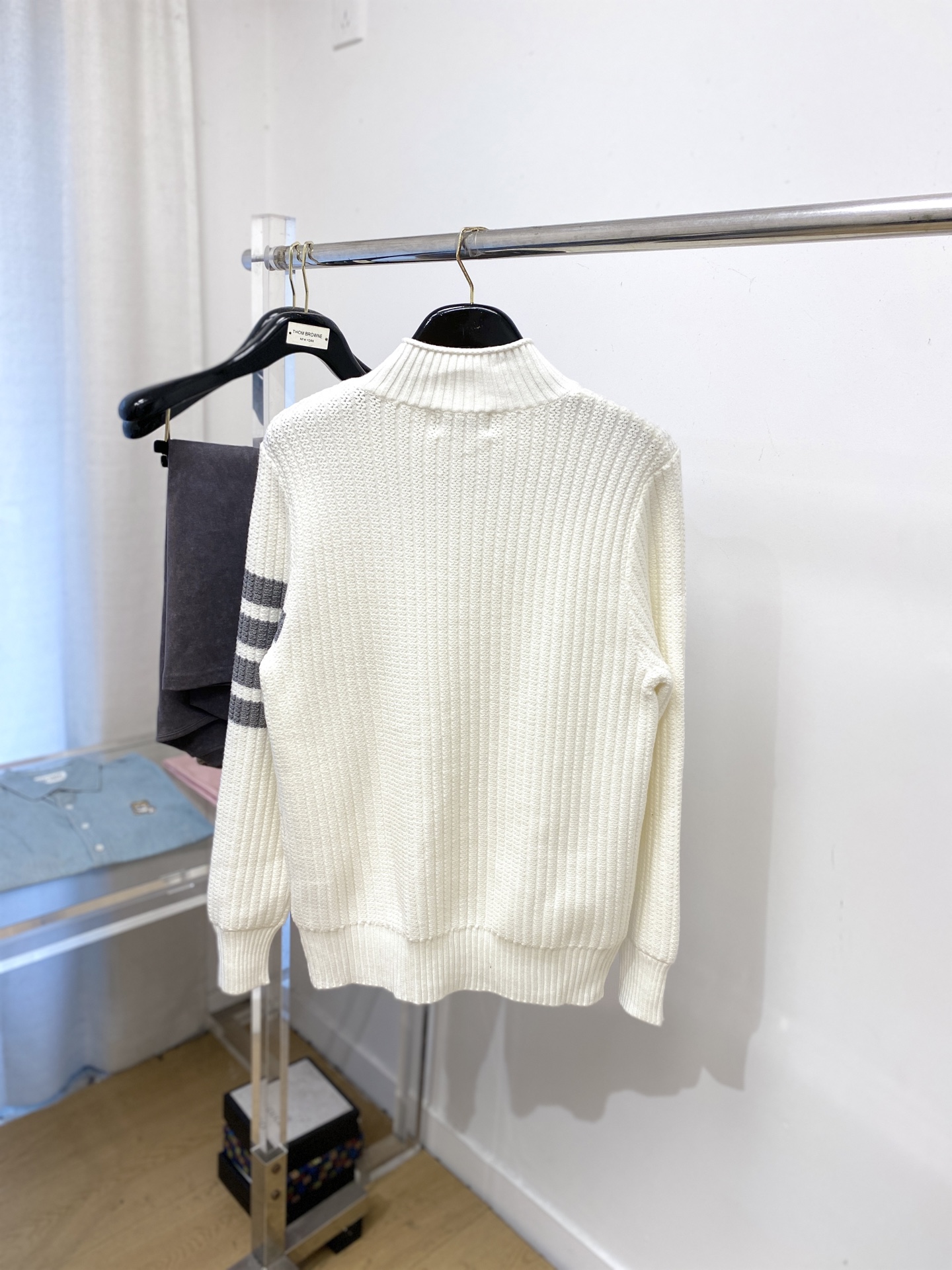 TB、2025新品羊毛衣 具有手感细腻柔软，可直接与肌肤接触，让暖心的纱线变化出细腻的质感，顶级工艺极具