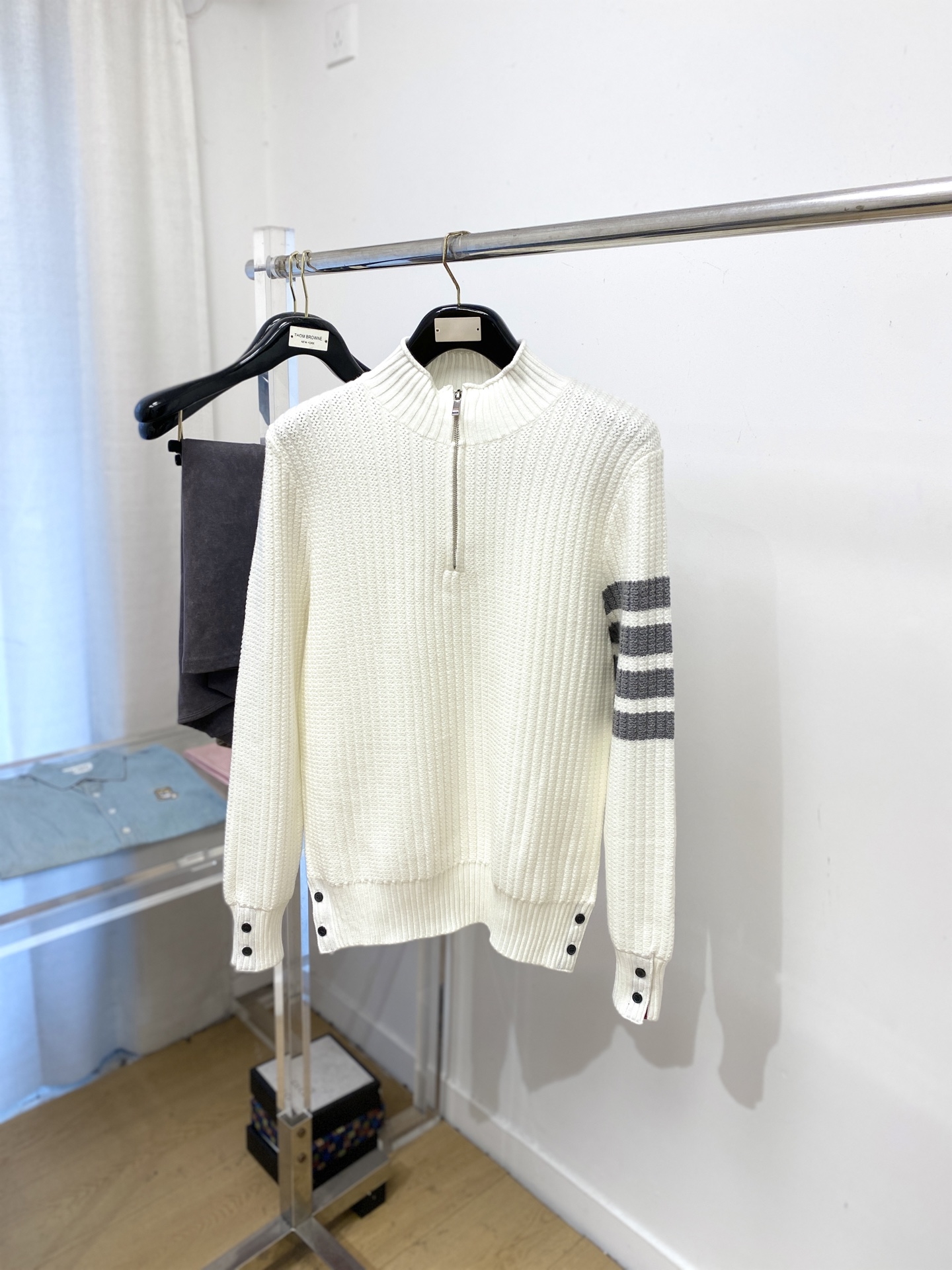 TB、2025新品羊毛衣 具有手感细腻柔软，可直接与肌肤接触，让暖心的纱线变化出细腻的质感，顶级工艺极具