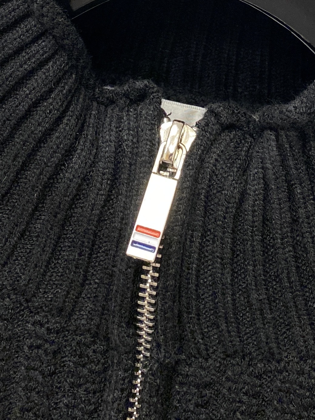 TB、2025新品羊毛衣 具有手感细腻柔软，可直接与肌肤接触，让暖心的纱线变化出细腻的质感，顶级工艺极具