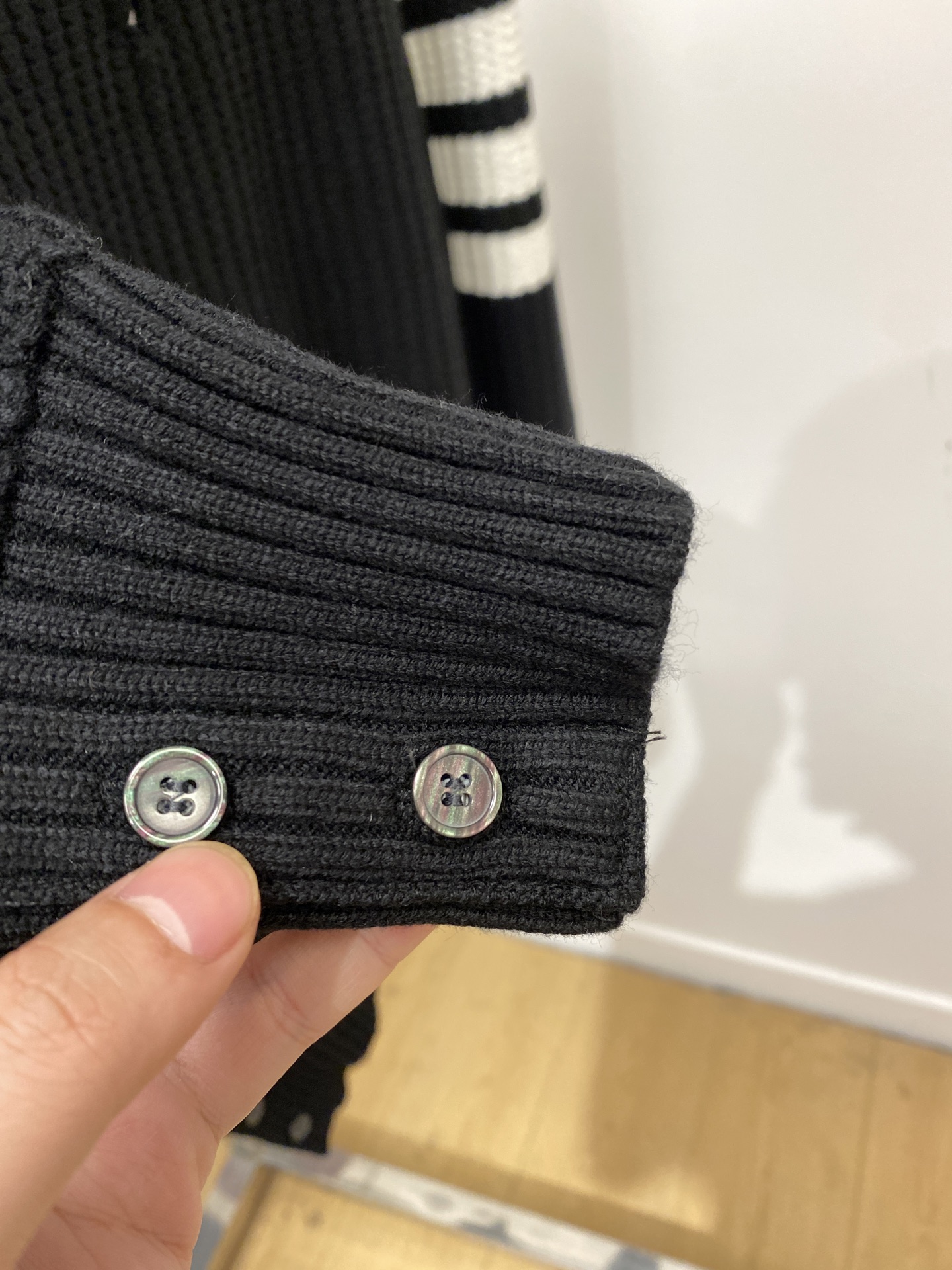 TB、2025新品羊毛衣 具有手感细腻柔软，可直接与肌肤接触，让暖心的纱线变化出细腻的质感，顶级工艺极具