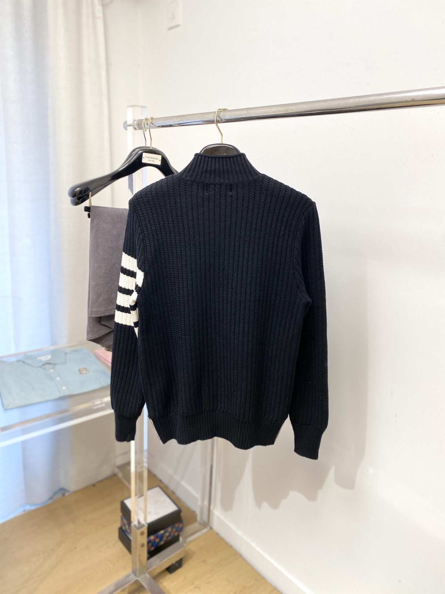 TB、2025新品羊毛衣 具有手感细腻柔软，可直接与肌肤接触，让暖心的纱线变化出细腻的质感，顶级工艺极具