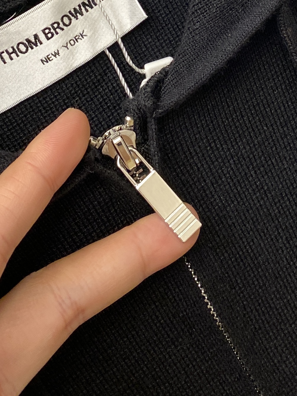 TB、2025新品羊毛外套 具有手感细腻柔软，可直接与肌肤接触，让暖心的纱线变化出细腻的质感，顶级工艺极