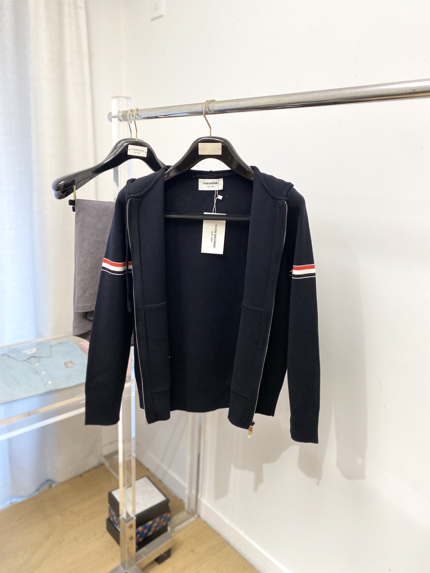 TB、2025新品羊毛外套 具有手感细腻柔软，可直接与肌肤接触，让暖心的纱线变化出细腻的质感，顶级工艺极