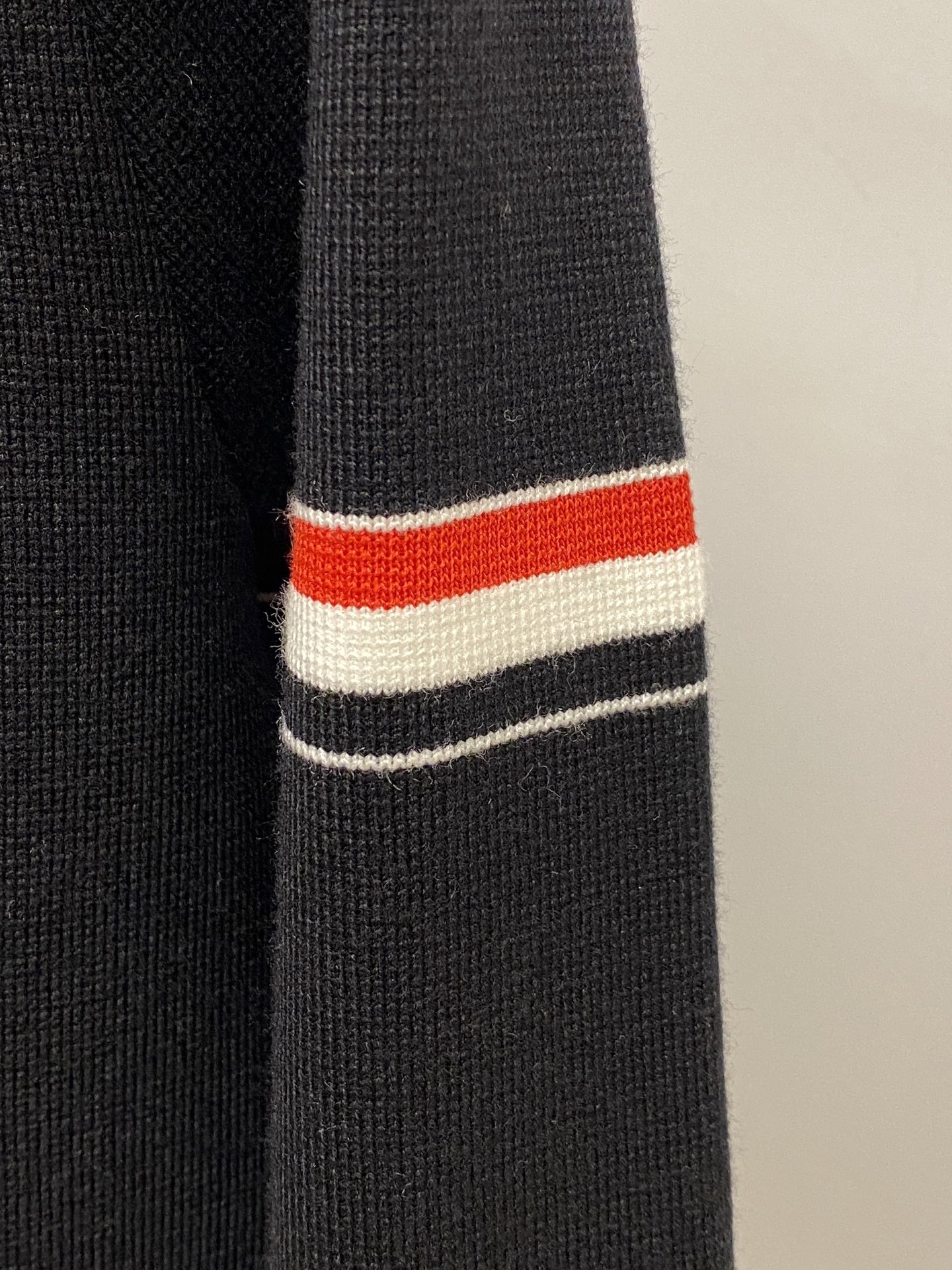 TB、2025新品羊毛外套 具有手感细腻柔软，可直接与肌肤接触，让暖心的纱线变化出细腻的质感，顶级工艺极