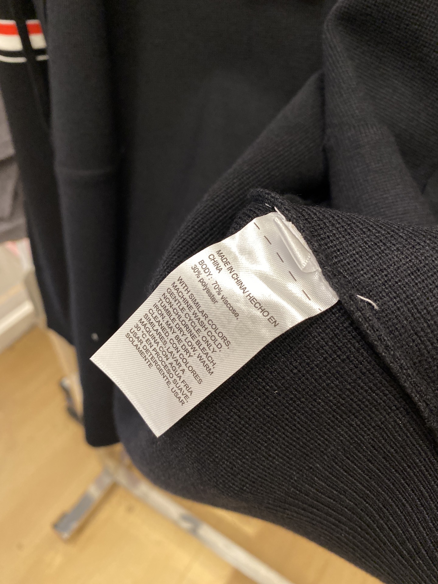 TB、2025新品羊毛外套 具有手感细腻柔软，可直接与肌肤接触，让暖心的纱线变化出细腻的质感，顶级工艺极