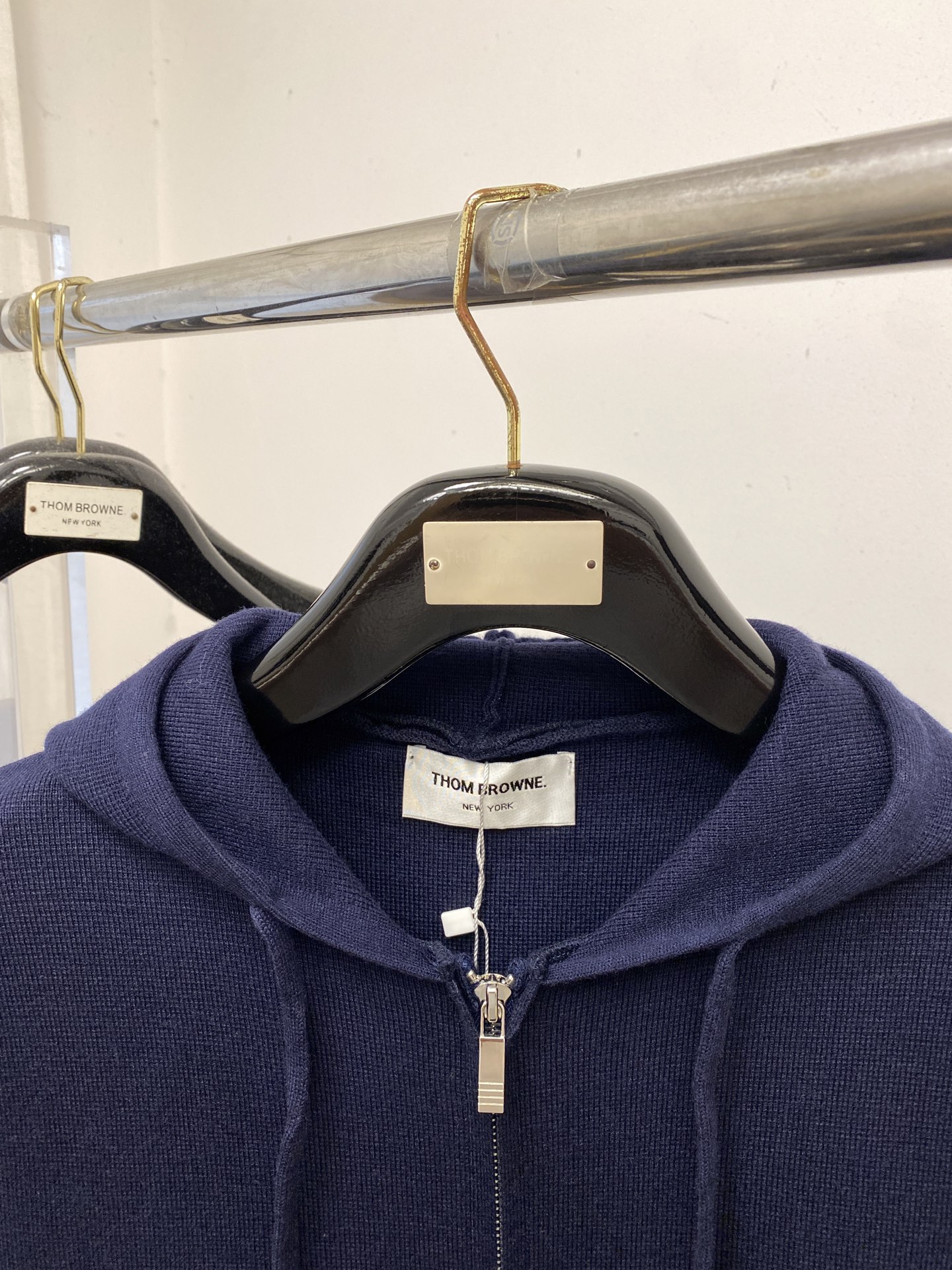 TB、2025新品羊毛外套 具有手感细腻柔软，可直接与肌肤接触，让暖心的纱线变化出细腻的质感，顶级工艺极