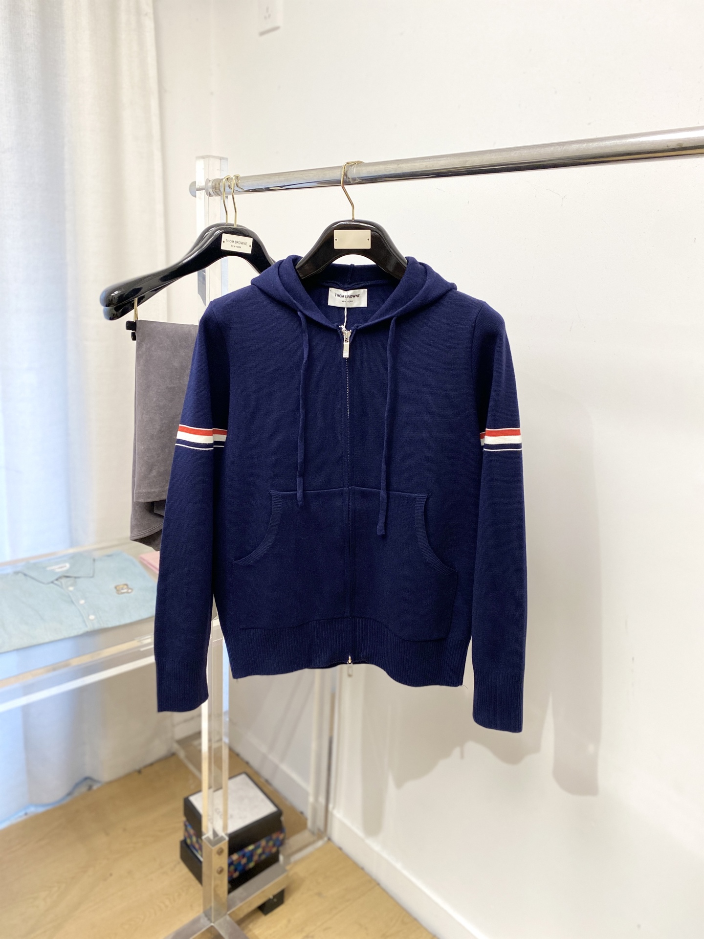 TB、2025新品羊毛外套 具有手感细腻柔软，可直接与肌肤接触，让暖心的纱线变化出细腻的质感，顶级工艺极