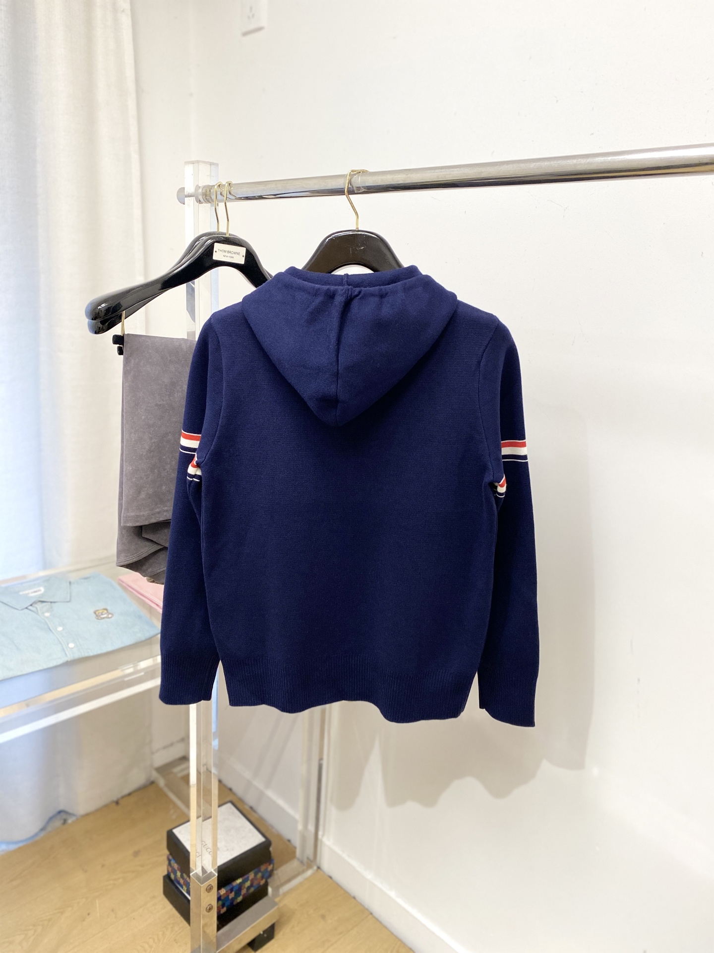 TB、2025新品羊毛外套 具有手感细腻柔软，可直接与肌肤接触，让暖心的纱线变化出细腻的质感，顶级工艺极