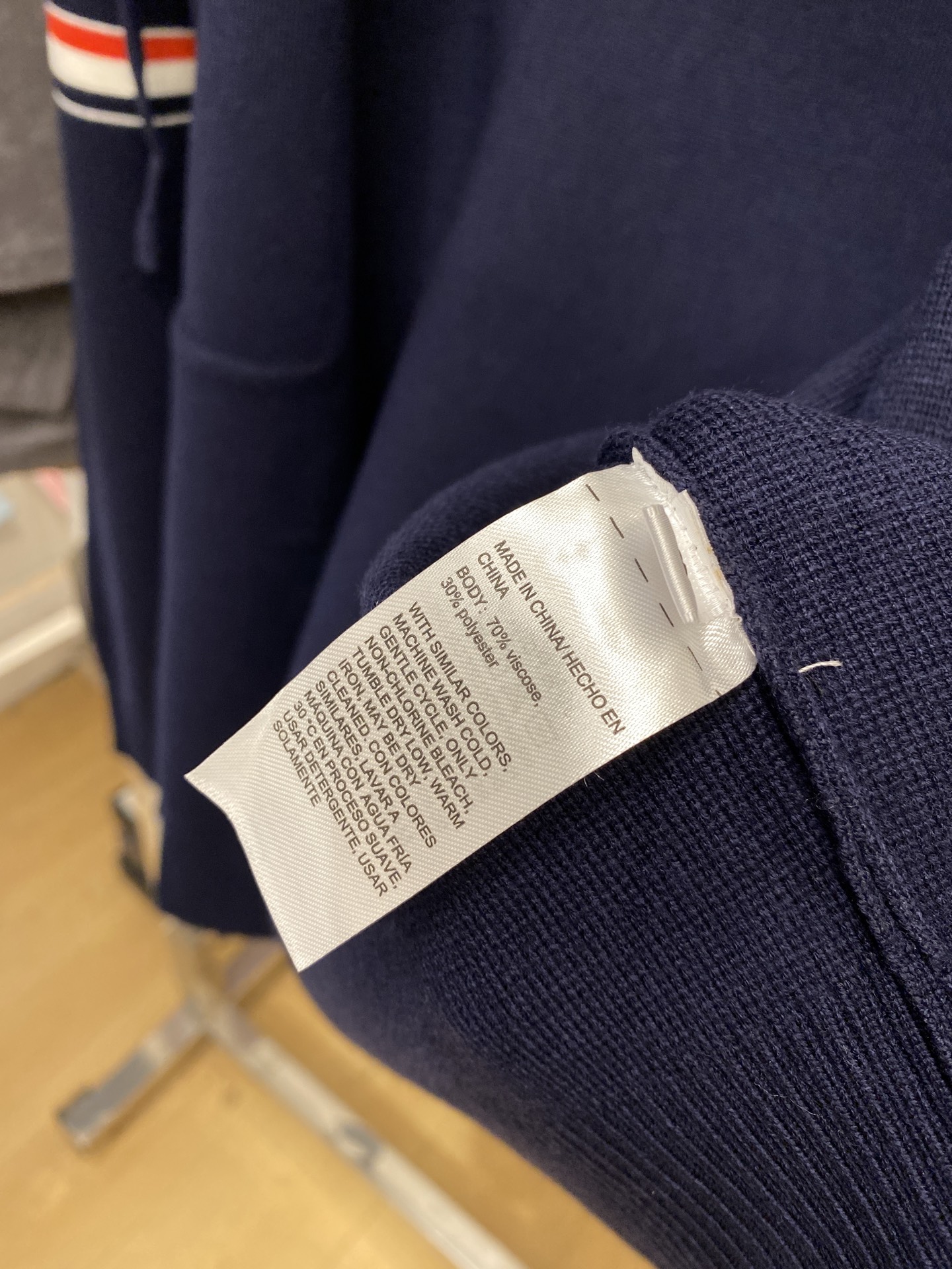 TB、2025新品羊毛外套 具有手感细腻柔软，可直接与肌肤接触，让暖心的纱线变化出细腻的质感，顶级工艺极