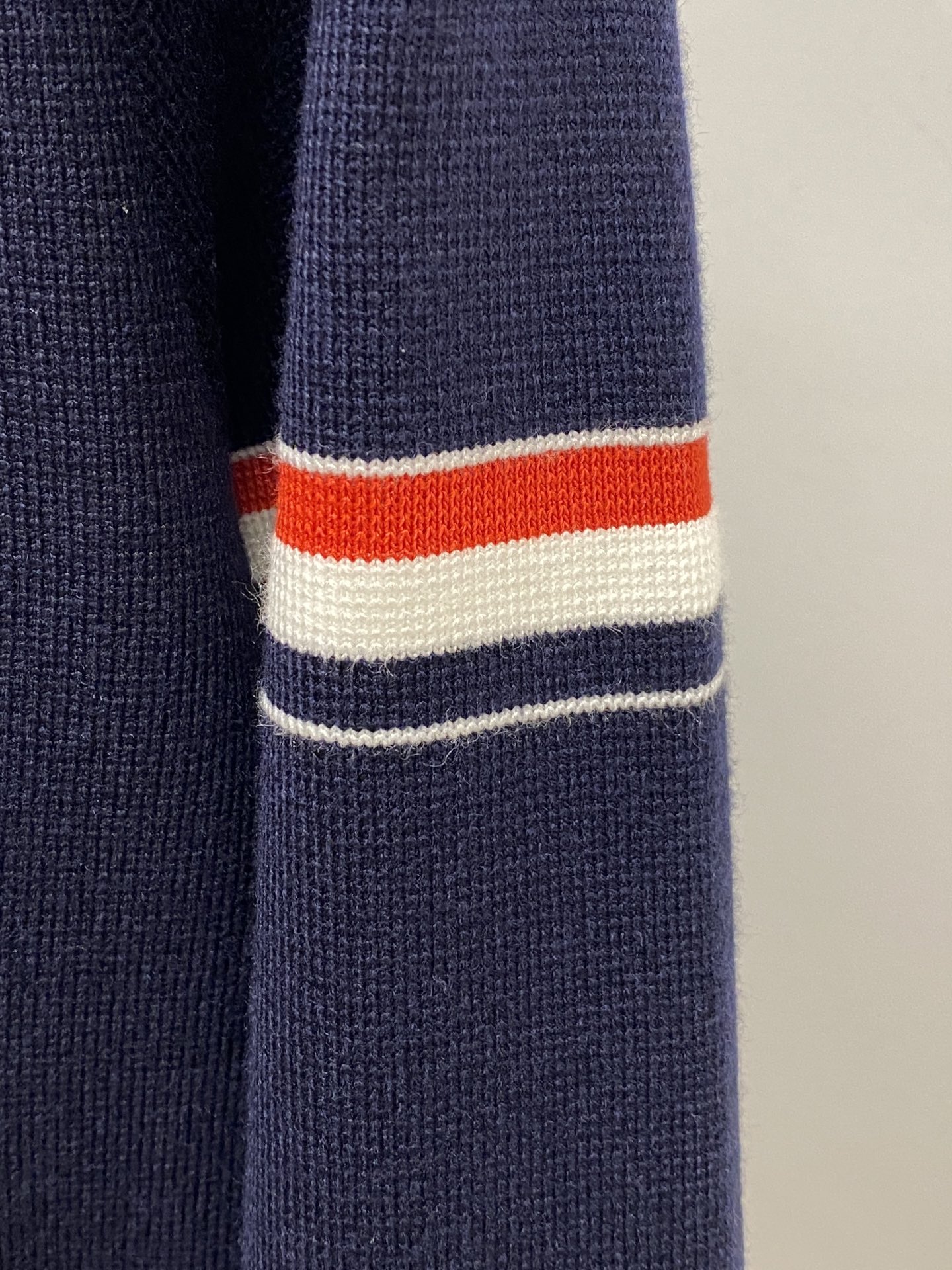 TB、2025新品羊毛外套 具有手感细腻柔软，可直接与肌肤接触，让暖心的纱线变化出细腻的质感，顶级工艺极