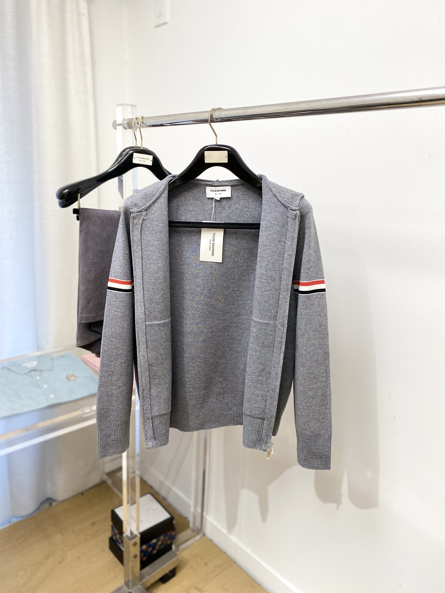 TB、2025新品羊毛外套 具有手感细腻柔软，可直接与肌肤接触，让暖心的纱线变化出细腻的质感，顶级工艺极