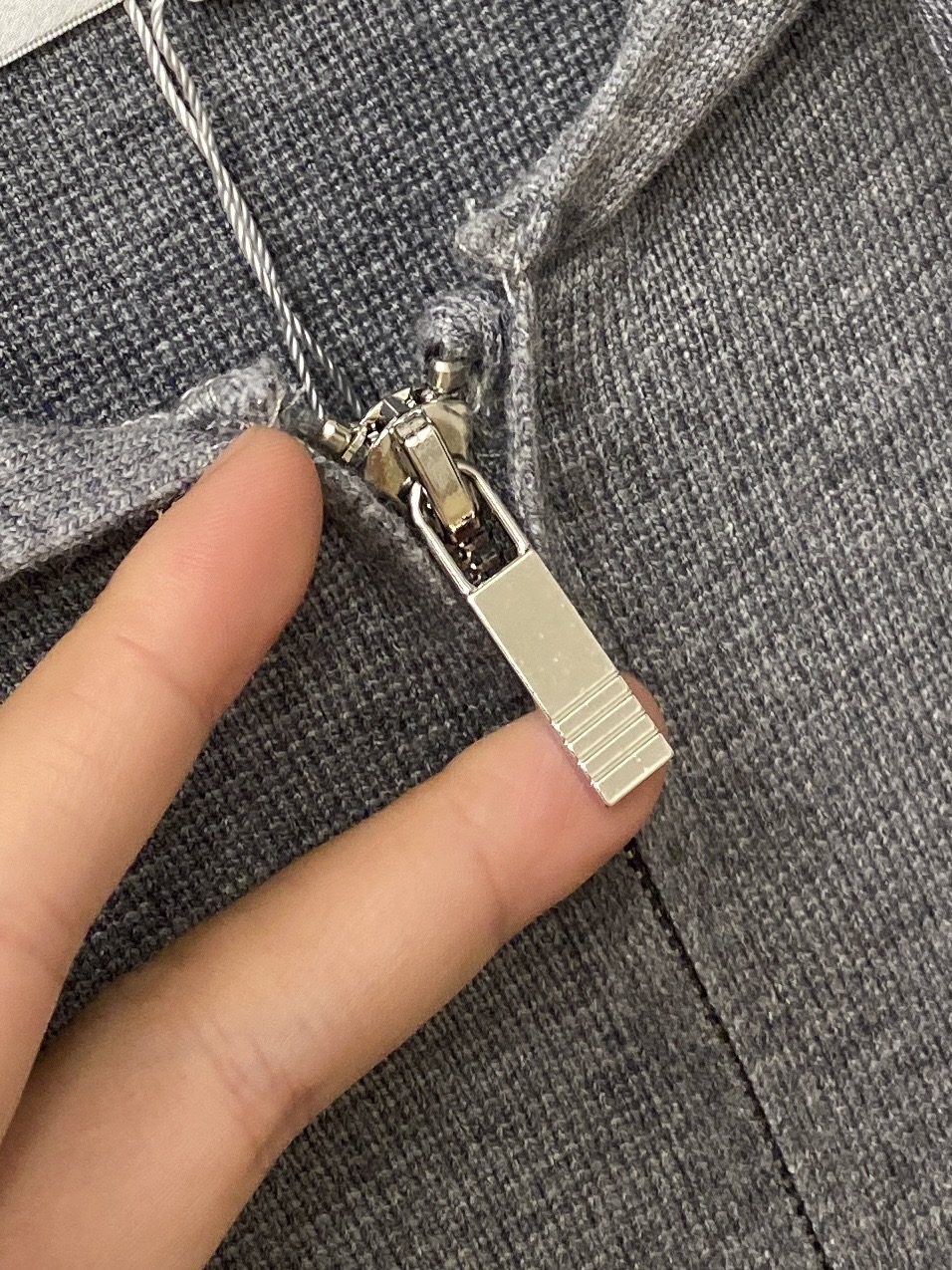 TB、2025新品羊毛外套 具有手感细腻柔软，可直接与肌肤接触，让暖心的纱线变化出细腻的质感，顶级工艺极