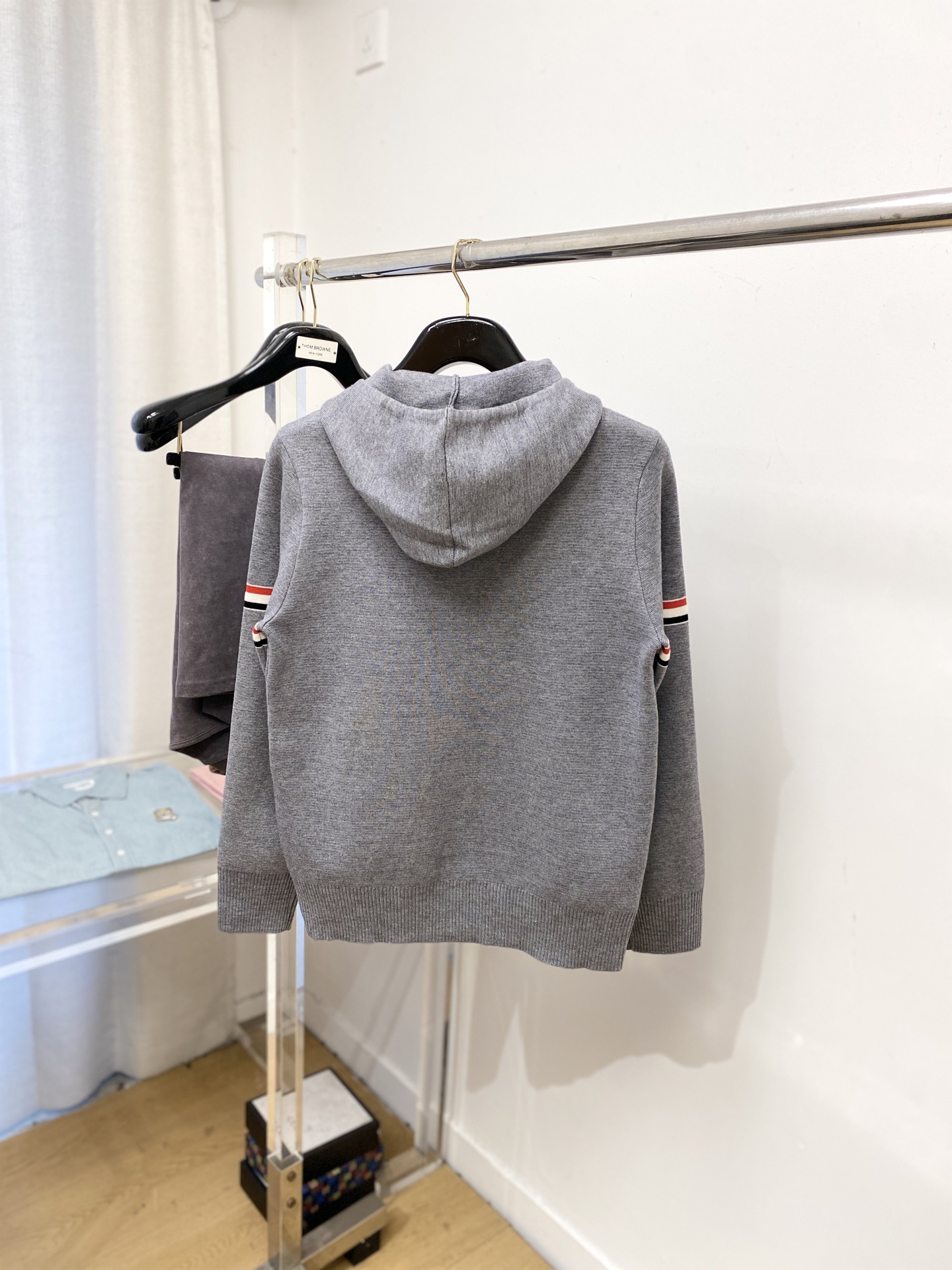 TB、2025新品羊毛外套 具有手感细腻柔软，可直接与肌肤接触，让暖心的纱线变化出细腻的质感，顶级工艺极