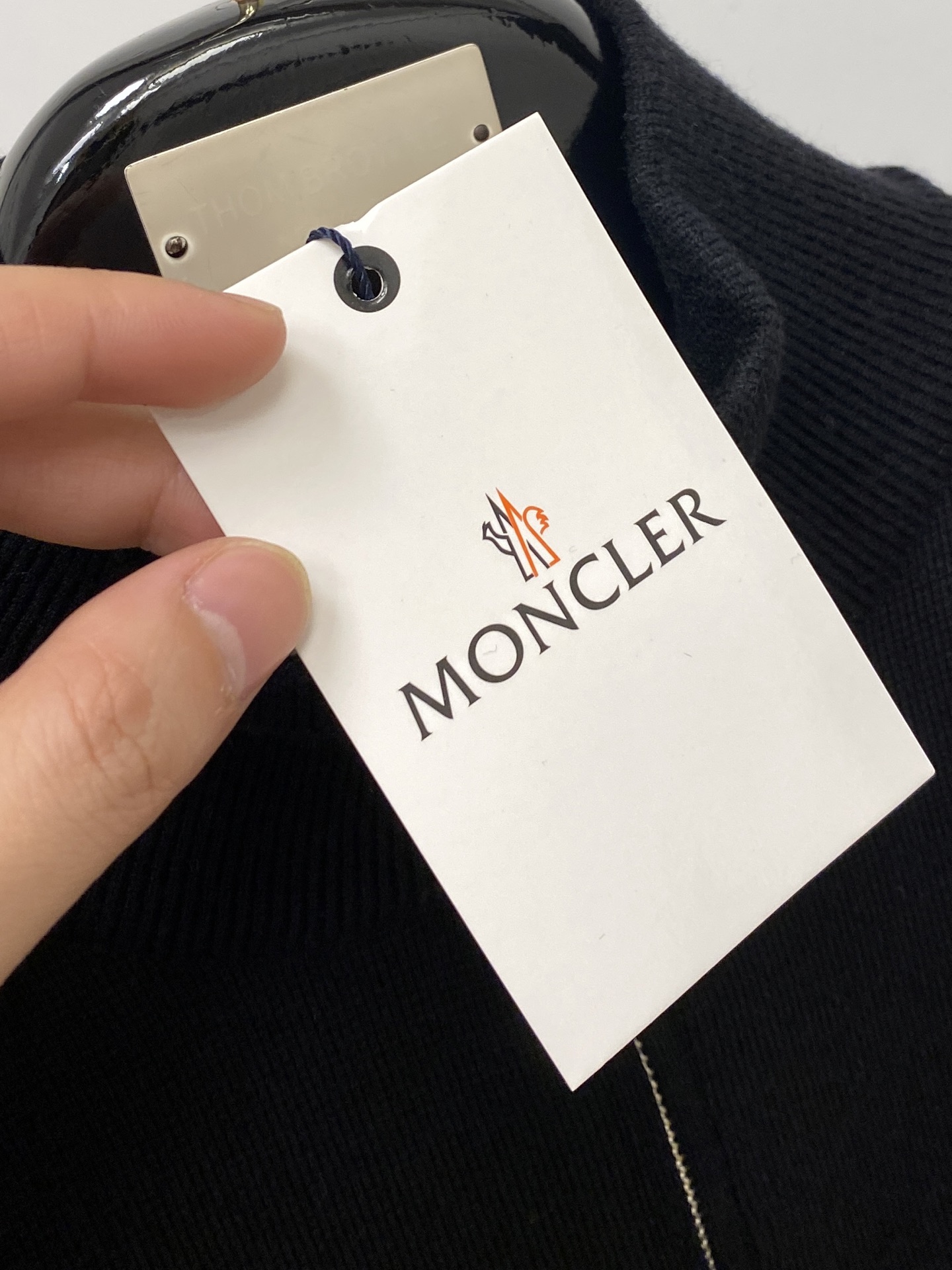 蒙口、2025新品羊毛衣 具有手感细腻柔软，可直接与肌肤接触，让暖心的纱线变化出细腻的质感，顶级工艺极具