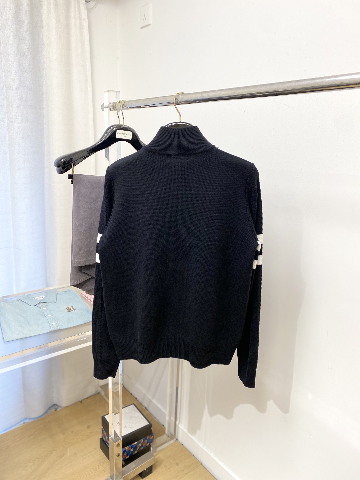 蒙口、2025新品羊毛衣 具有手感细腻柔软，可直接与肌肤接触，让暖心的纱线变化出细腻的质感，顶级工艺极具