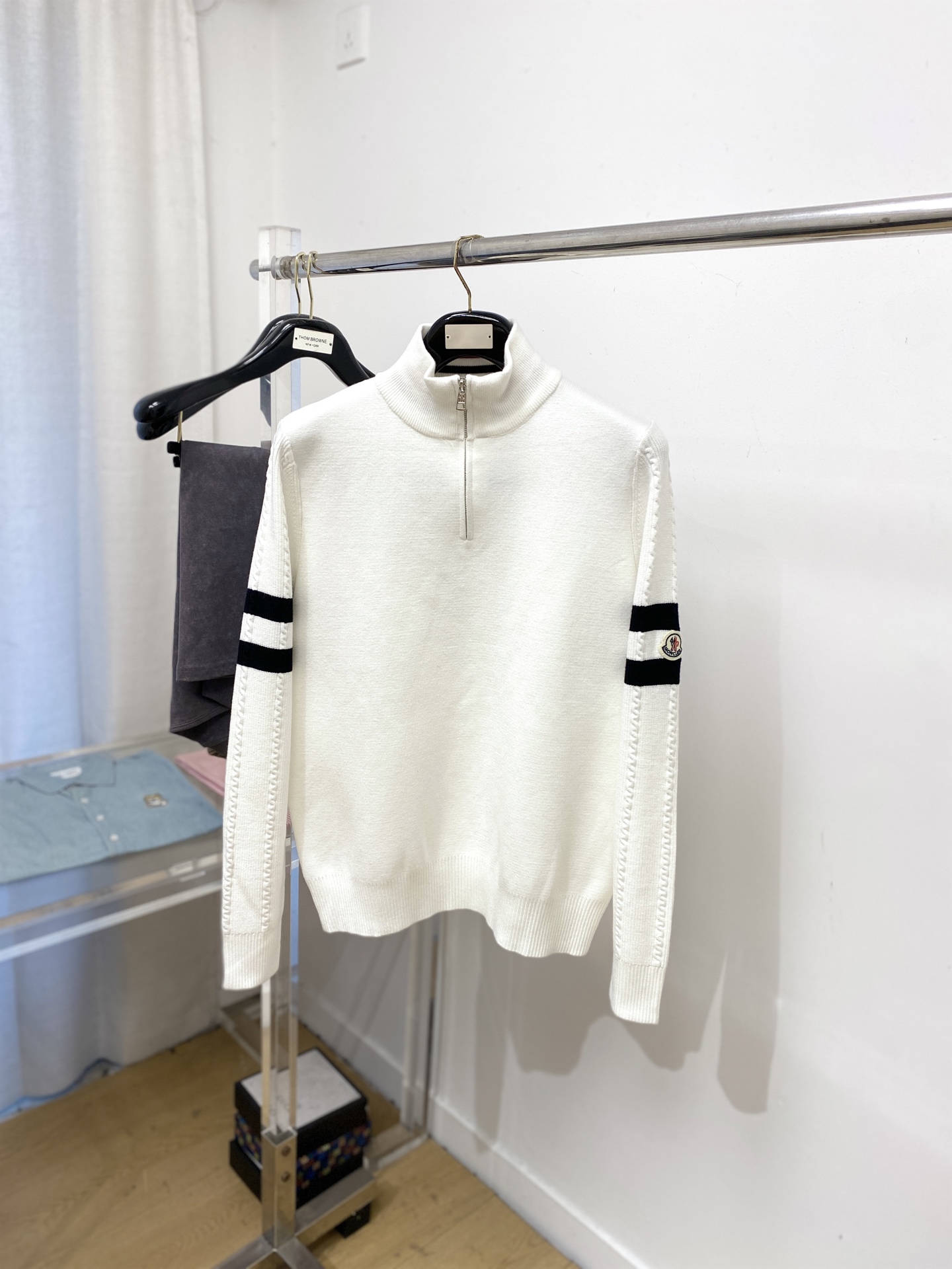 蒙口、2025新品羊毛衣 具有手感细腻柔软，可直接与肌肤接触，让暖心的纱线变化出细腻的质感，顶级工艺极具