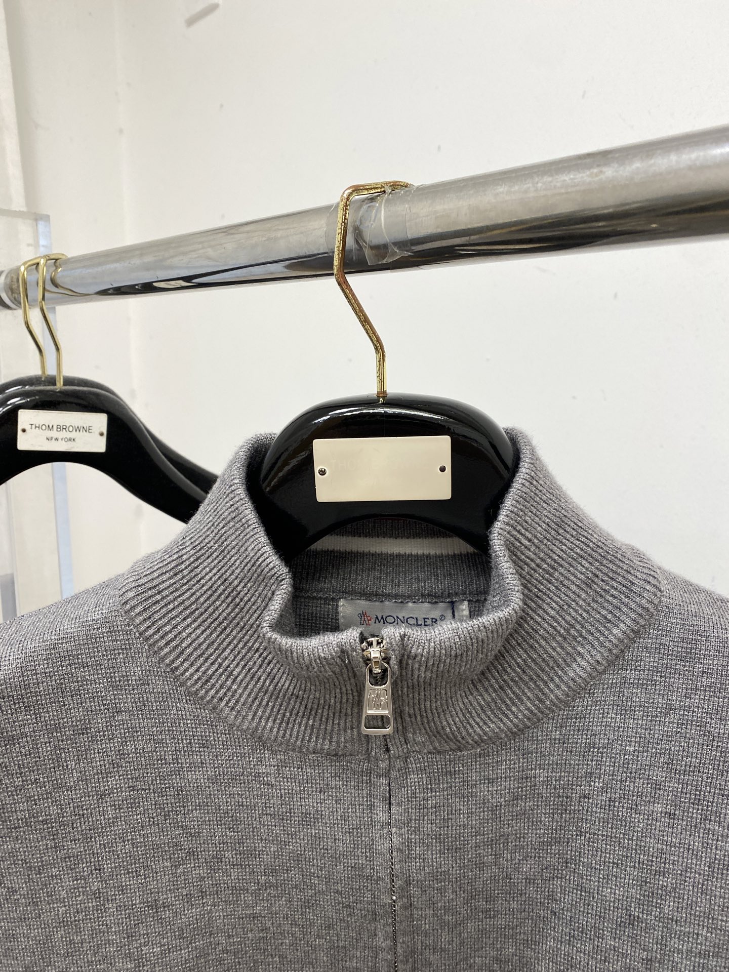 蒙口、2025新品羊毛衣 具有手感细腻柔软，可直接与肌肤接触，让暖心的纱线变化出细腻的质感，顶级工艺极具