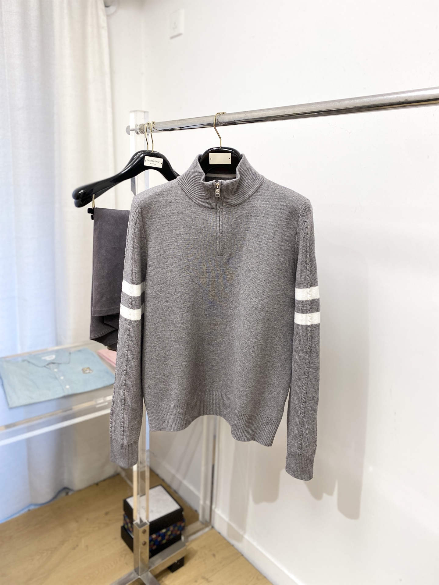 蒙口、2025新品羊毛衣 具有手感细腻柔软，可直接与肌肤接触，让暖心的纱线变化出细腻的质感，顶级工艺极具