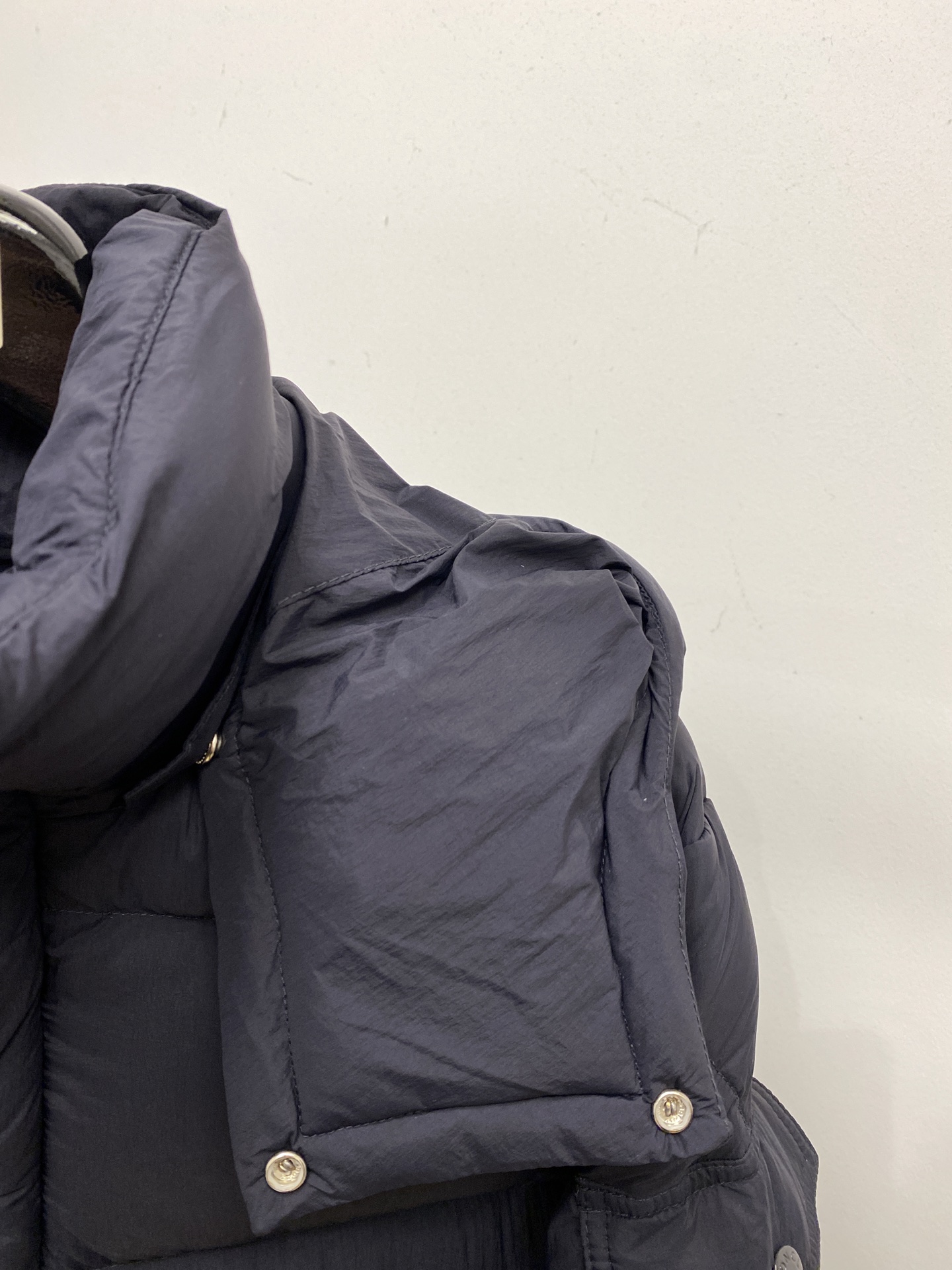 蒙口、2025最新款男士轻薄羽绒服、面料柔软舒适 ．上身版型超赞 ．拉链．辅料都是客供 、进口面料，轻便