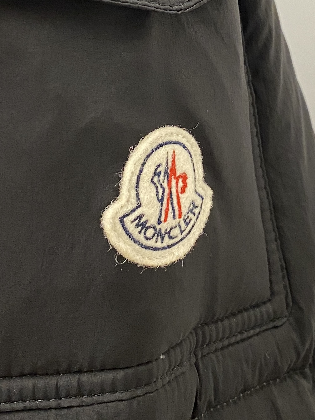 蒙口、2025最新款男士轻薄羽绒服、面料柔软舒适 ．上身版型超赞 ．拉链．辅料都是客供 、进口面料，轻便