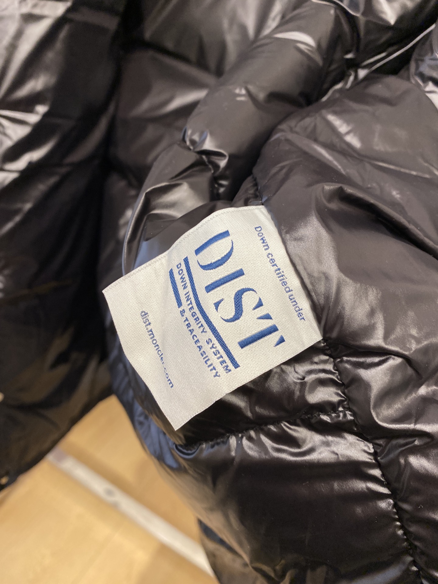 蒙口、2025最新款男士轻薄羽绒服、面料柔软舒适 ．上身版型超赞 ．拉链．辅料都是客供 、进口面料，轻便