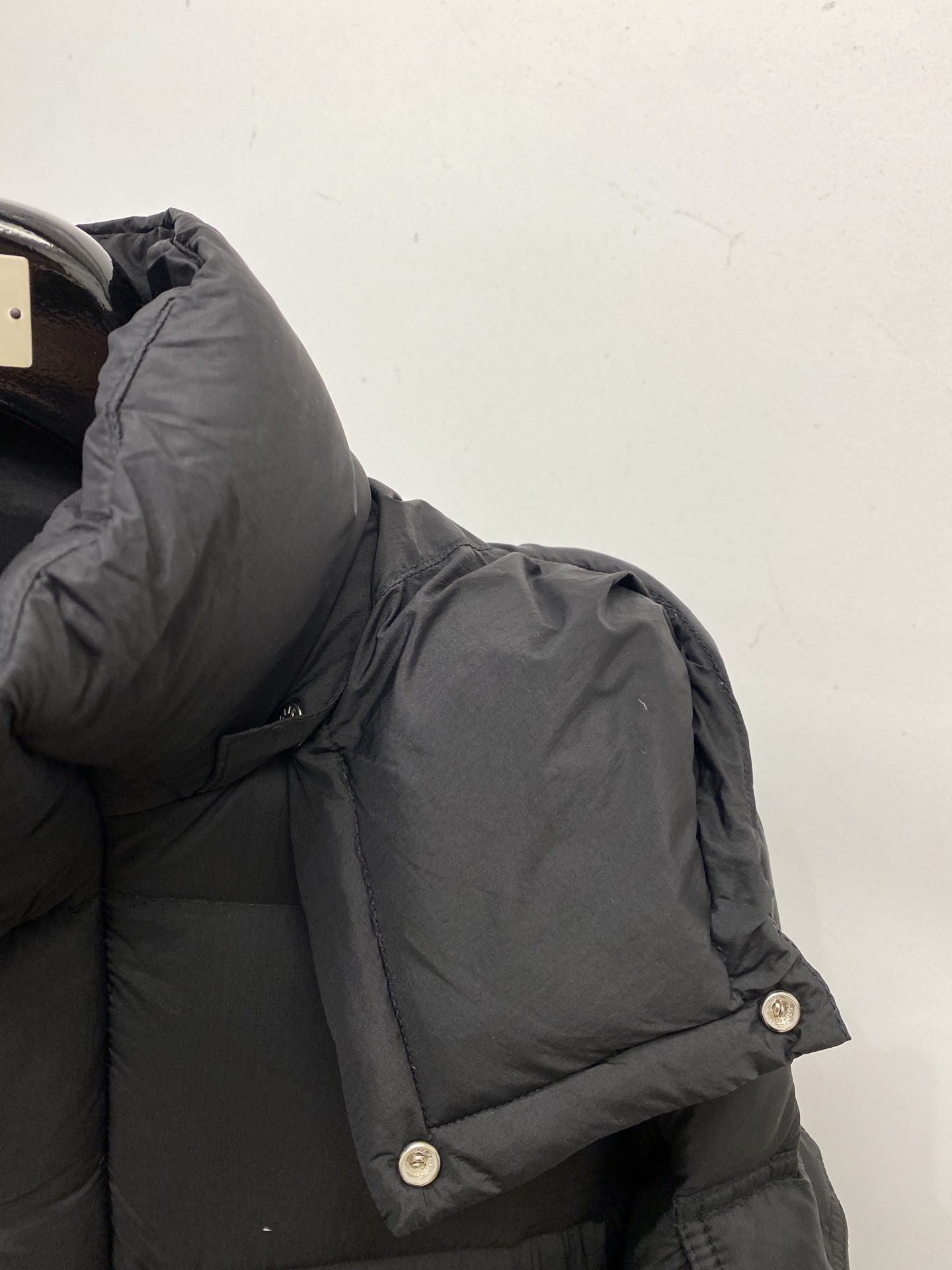 蒙口、2025最新款男士轻薄羽绒服、面料柔软舒适 ．上身版型超赞 ．拉链．辅料都是客供 、进口面料，轻便