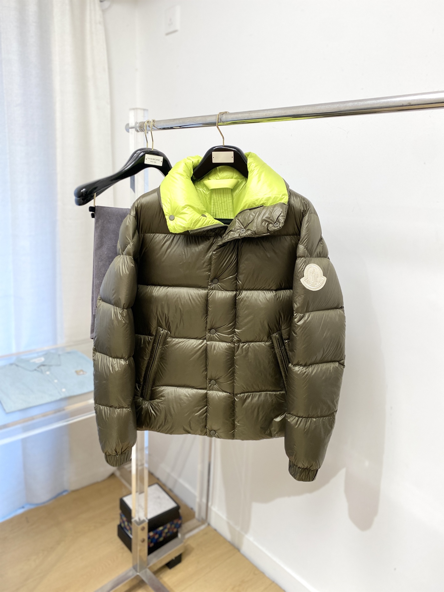 NO:597803,Meng Mouth, the latest 2025 men's lightweight down jacket, the fabric is soft and comfortable.  The upper body shape is awesome.  zipper.  The accessories are all custom-supplied and imported fabrics, which are light and comfortable, warm and stylish, simple and elegant!  Lightweight and warm, the best choice to keep out the cold in autumn and winter. Size M-3XL, Moncler, down jacket, alexander wang19860909蒙口、2025最新款男士轻薄羽绒服、面料柔软舒适 ．上身版型超赞 ．拉链．辅料都是客供 、进口面料,轻便舒适,保暖有型、简单大方款式！轻便保暖、秋冬御寒的最佳选择 码数M-3XL,,Moncler,down jacket,alexander wang,Men's clothing